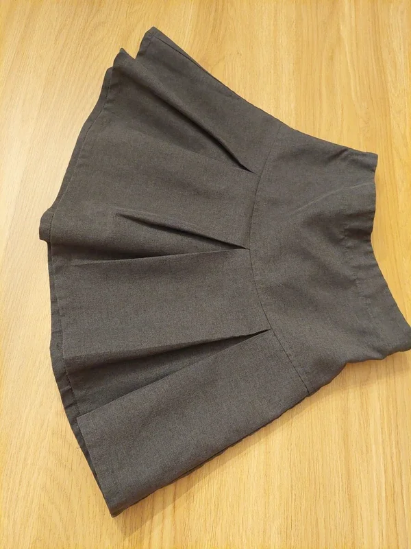 Grey school skirt. 5y. TU