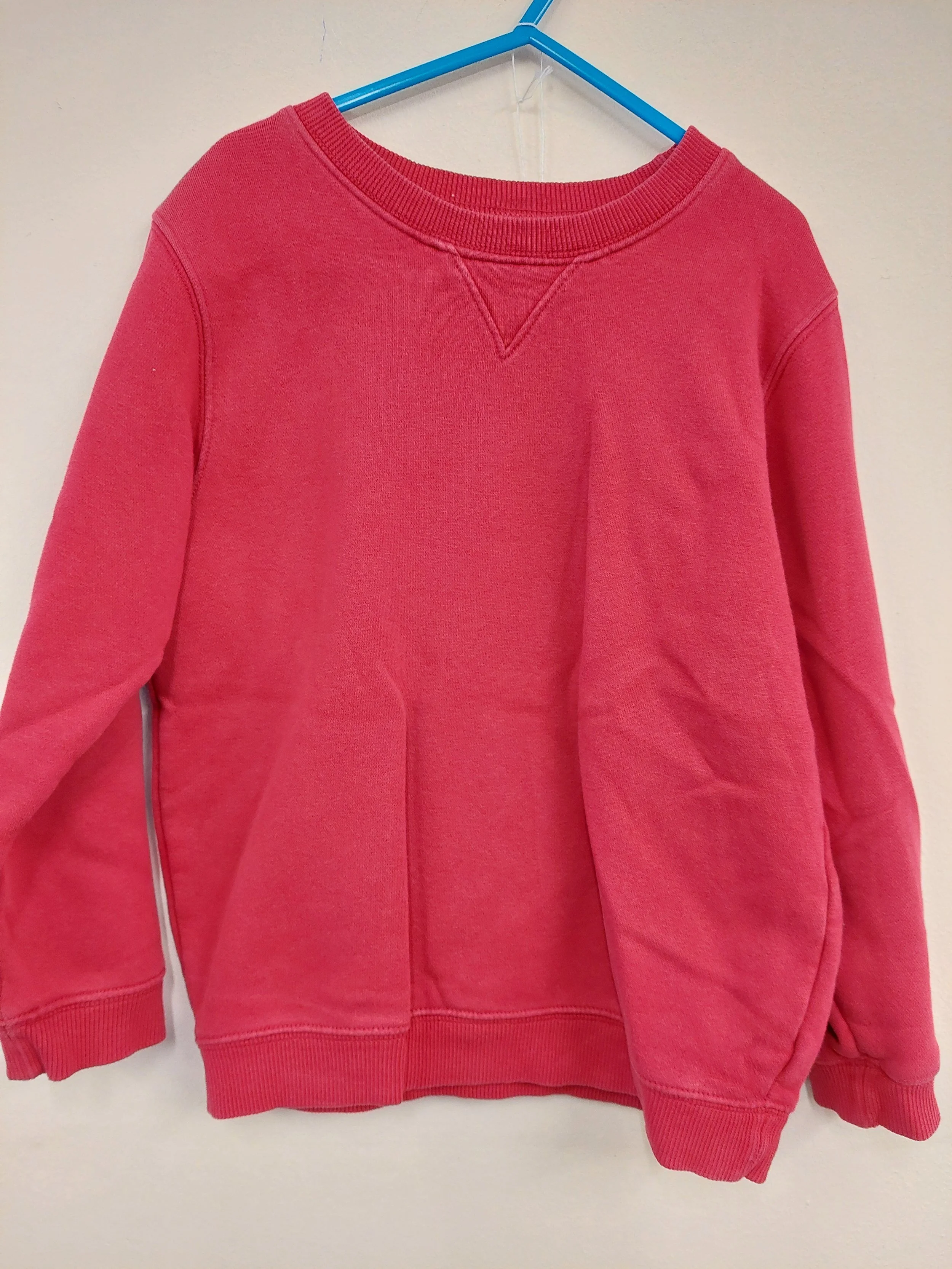 Red r-neck sweatshirt