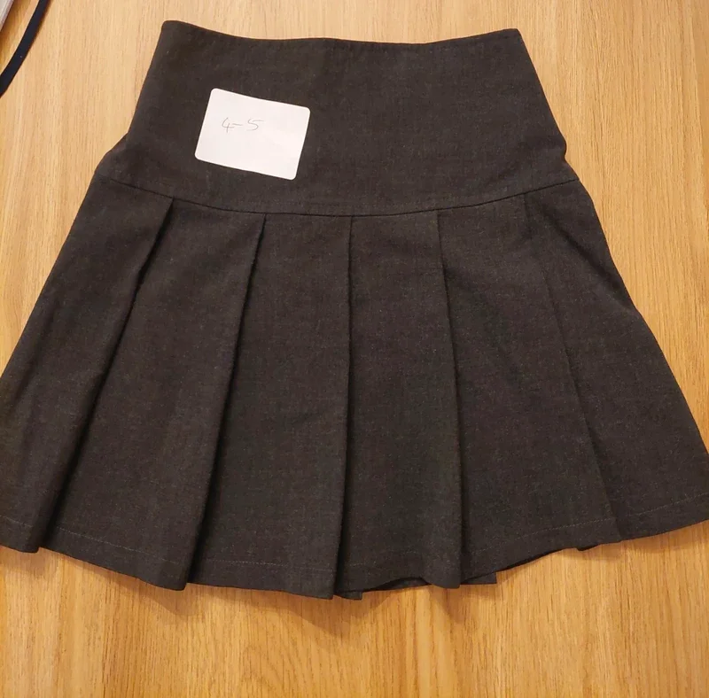 Grey school skirt. 4-5y. David Luke