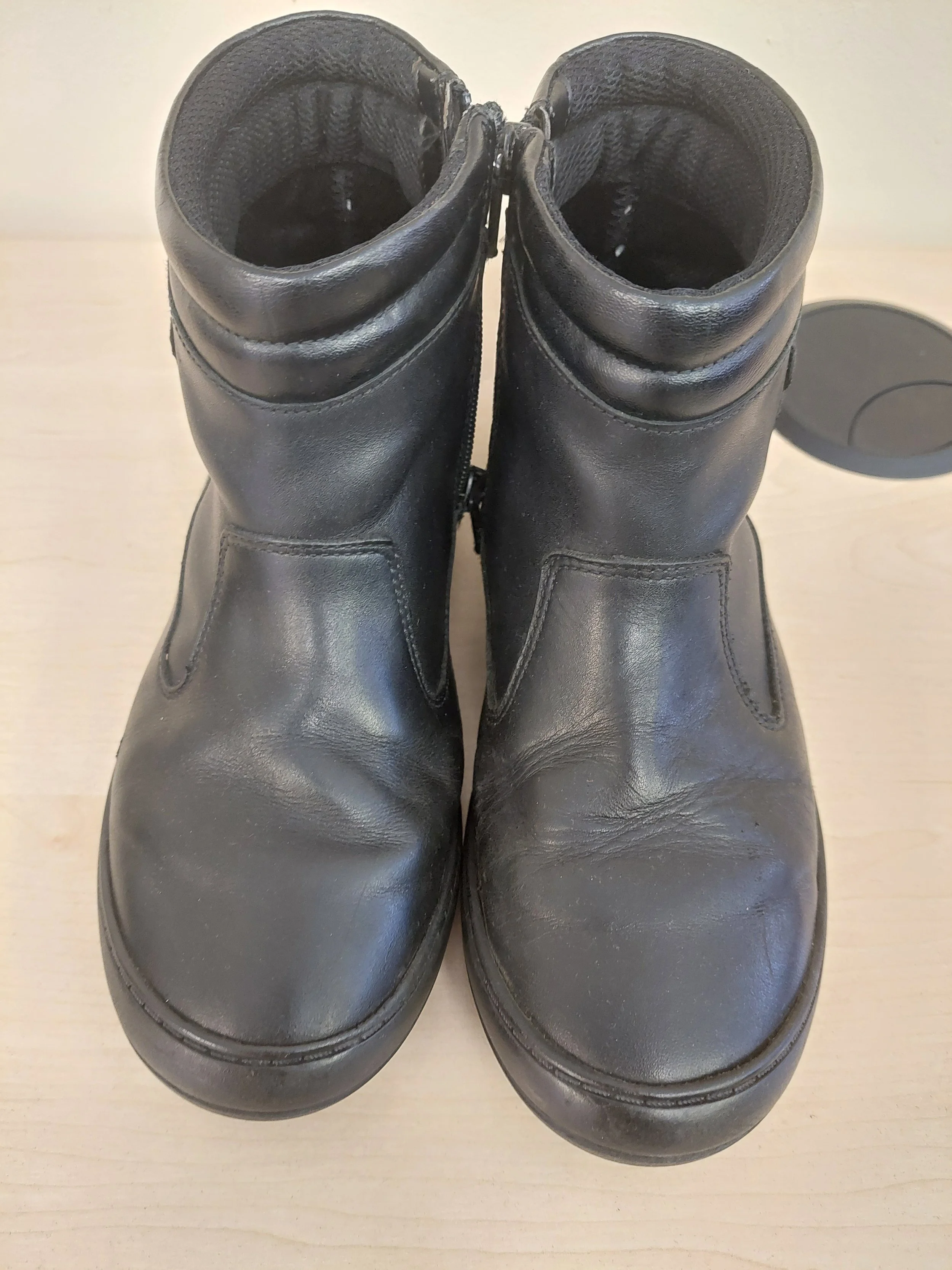 Girls boots - black. 2F
