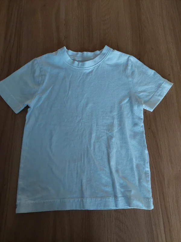 T-shirt. White. 6y. Schoolwear