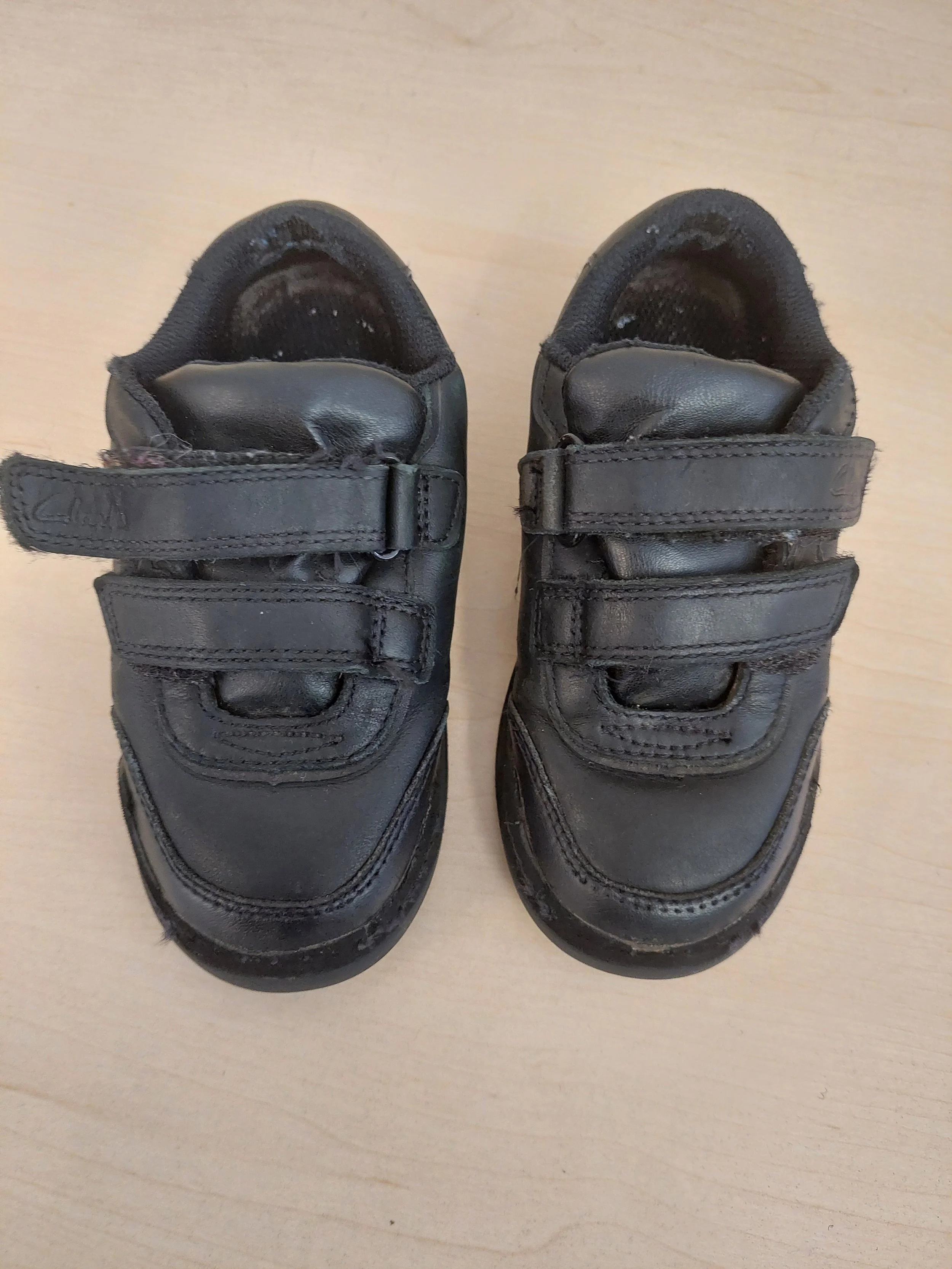 Boys black shoes. 9.5G
