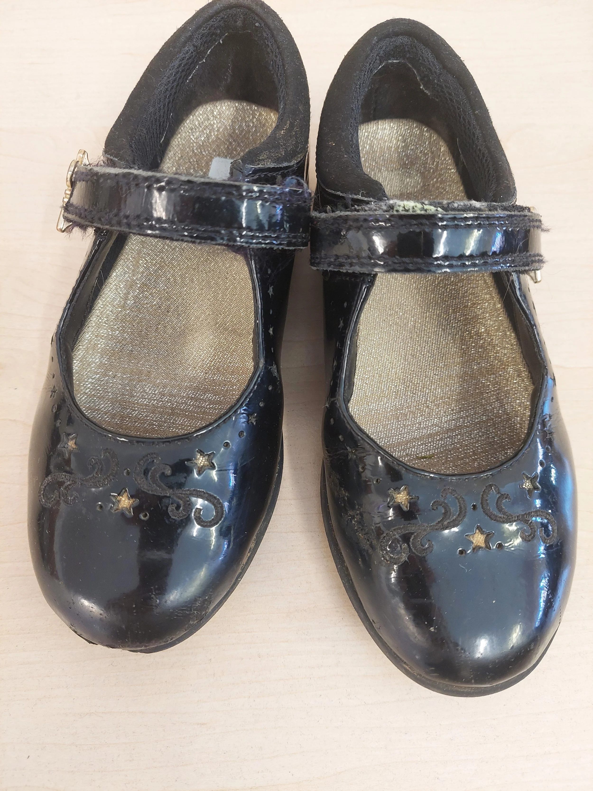 Girls shoes. Black. 11.5G