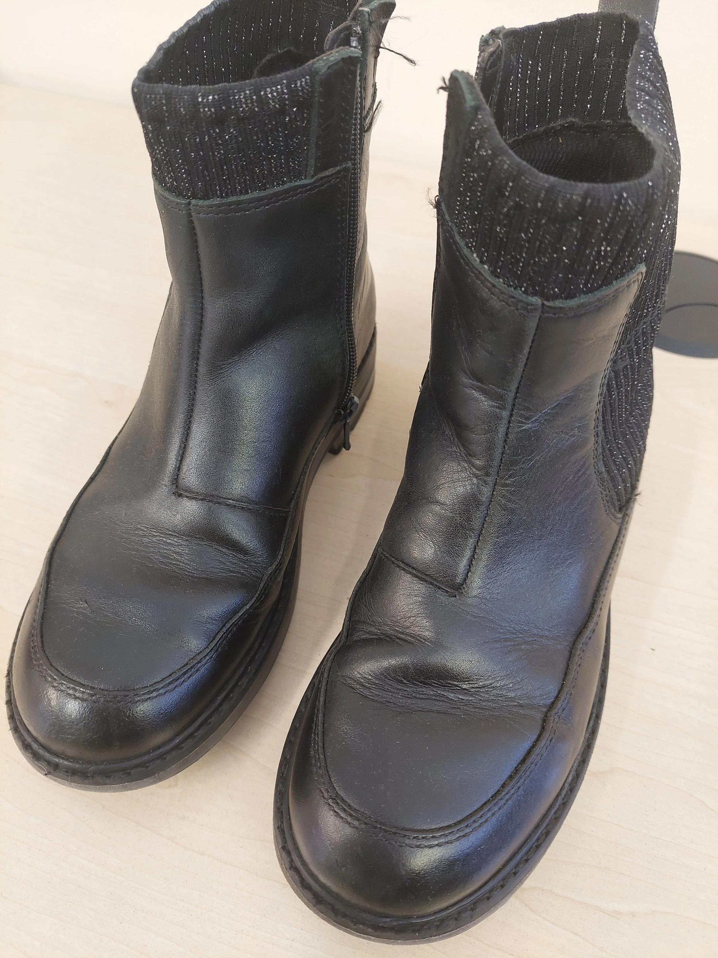 Girls boots. Black. 1.5F