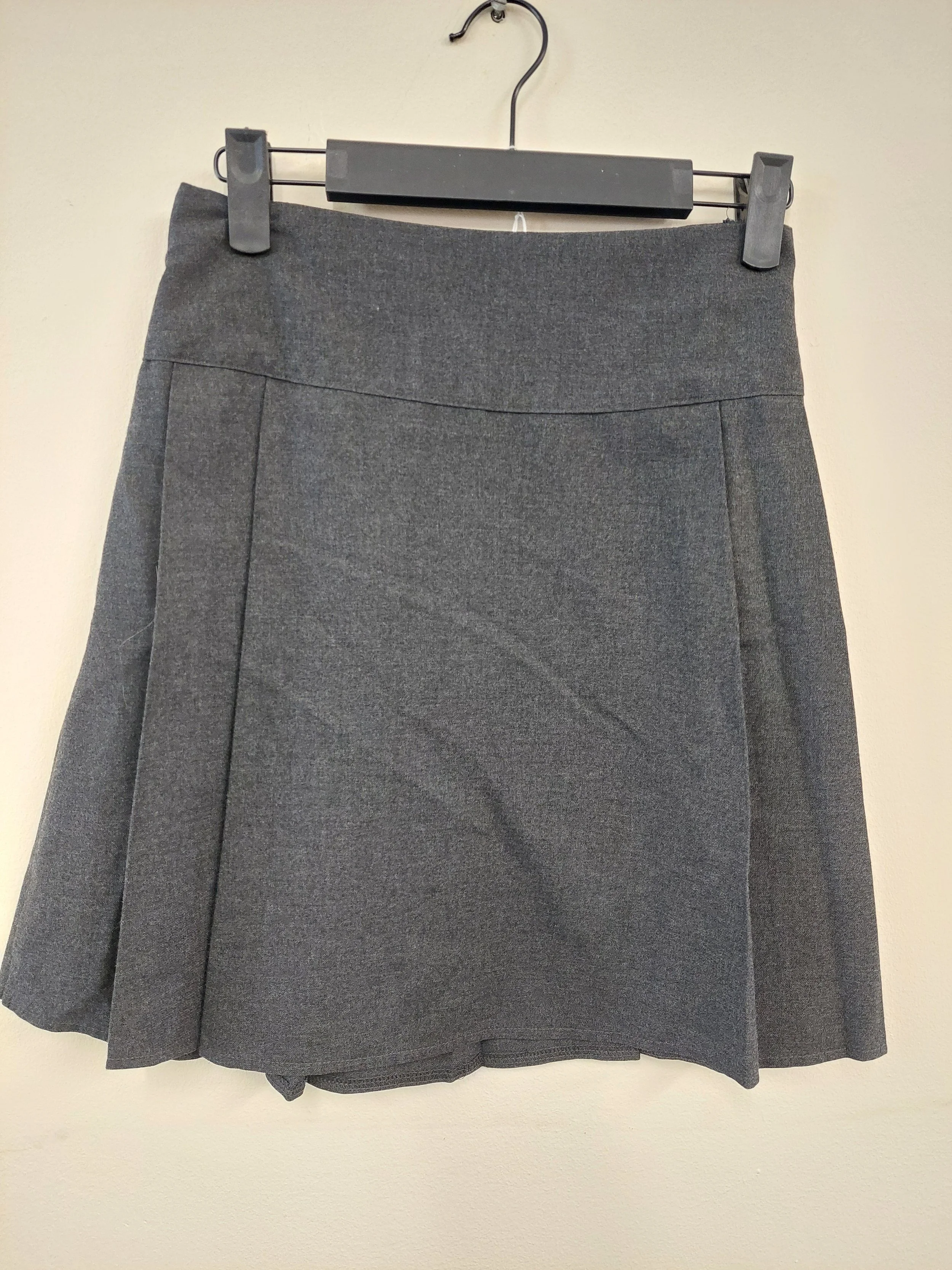 Double-pleat grey skirt