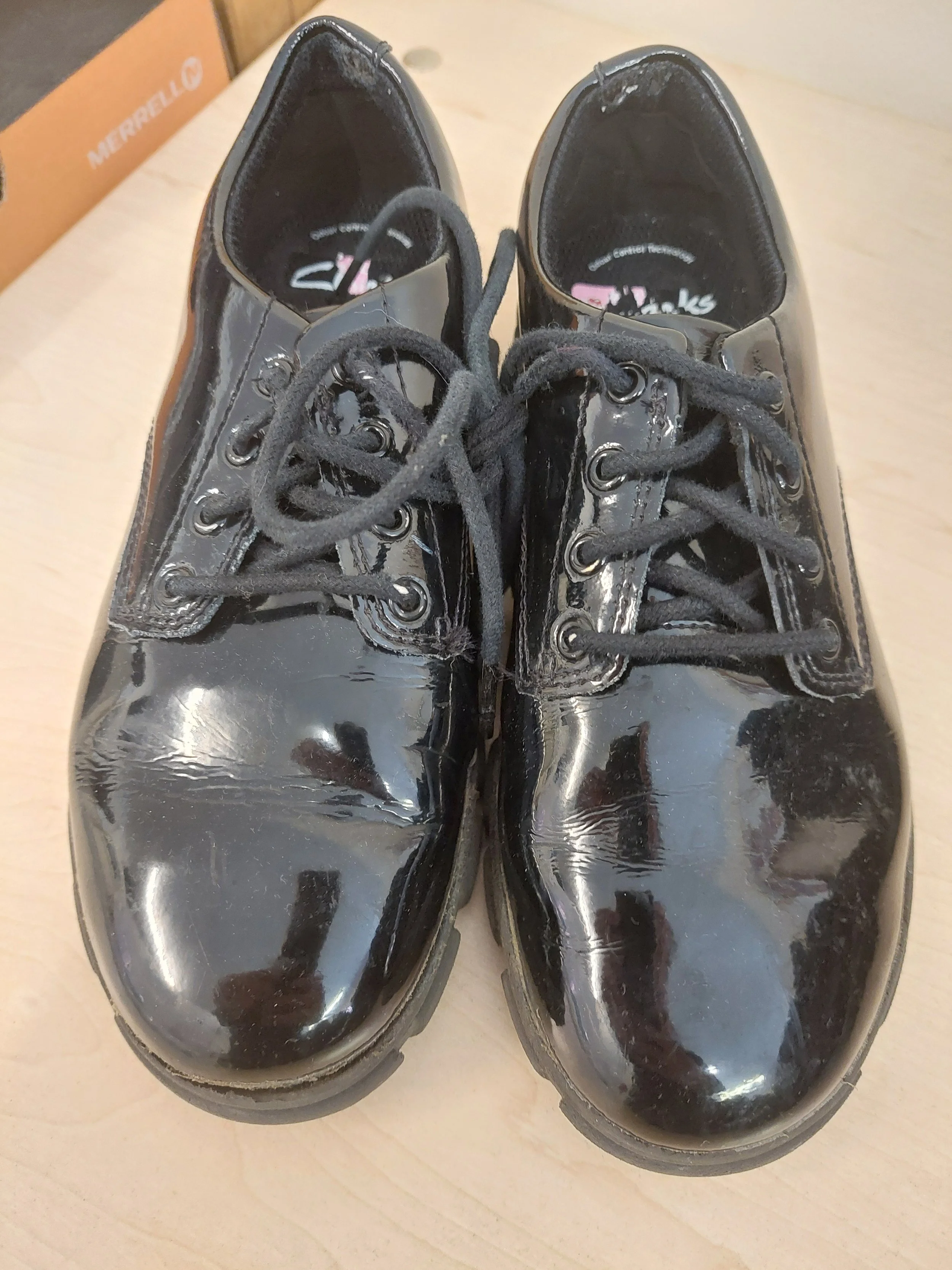 Girls black shoes. 1.5G