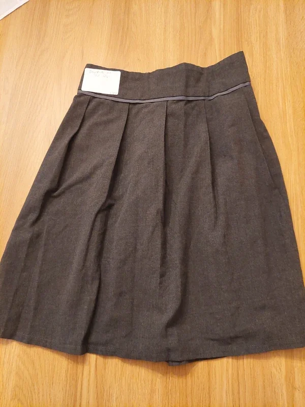 Grey school skirt. 12y. TU