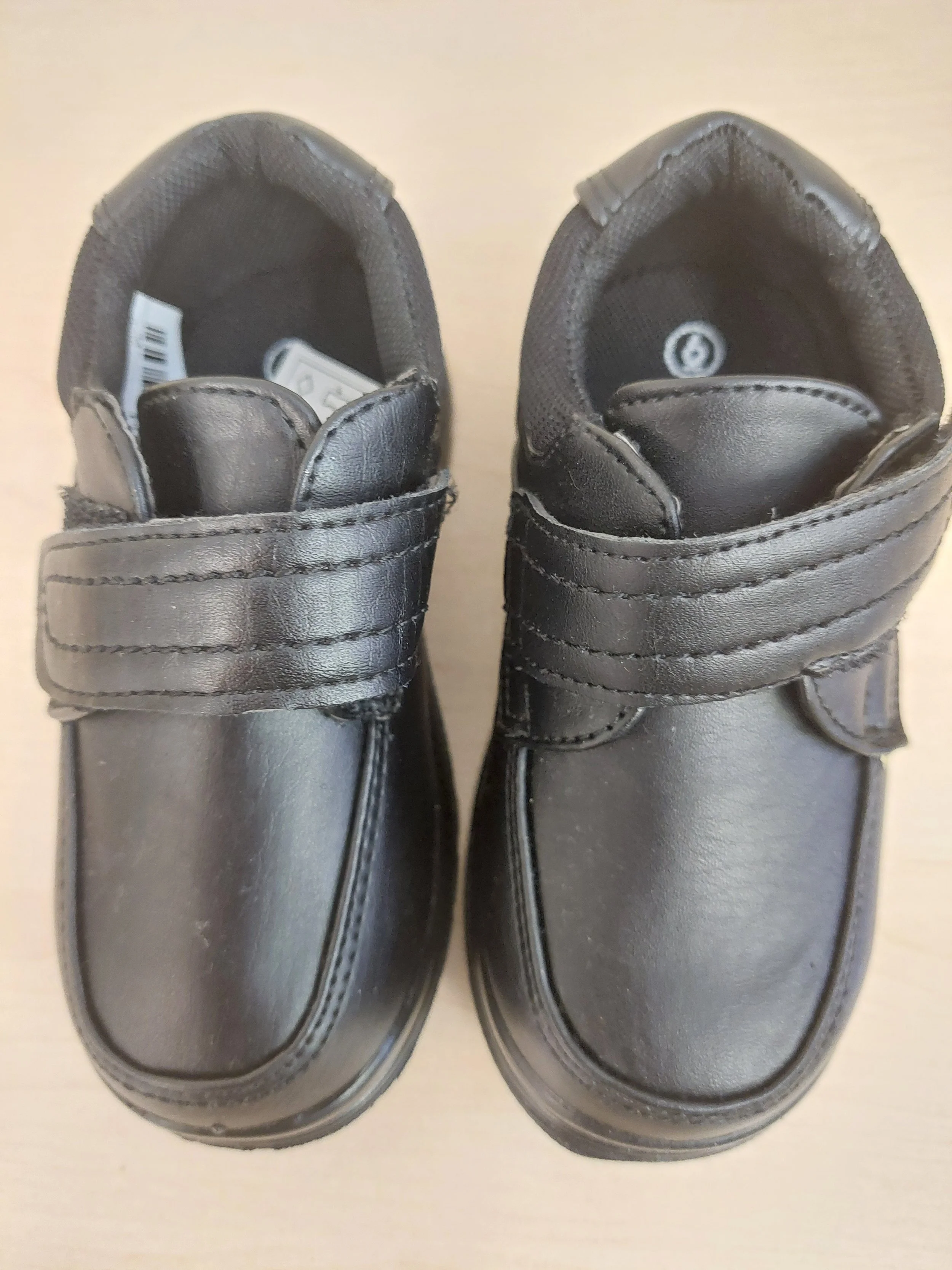 Boys black shoes. 6