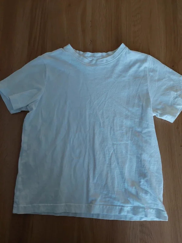 T-shirt. White. 6y. TU