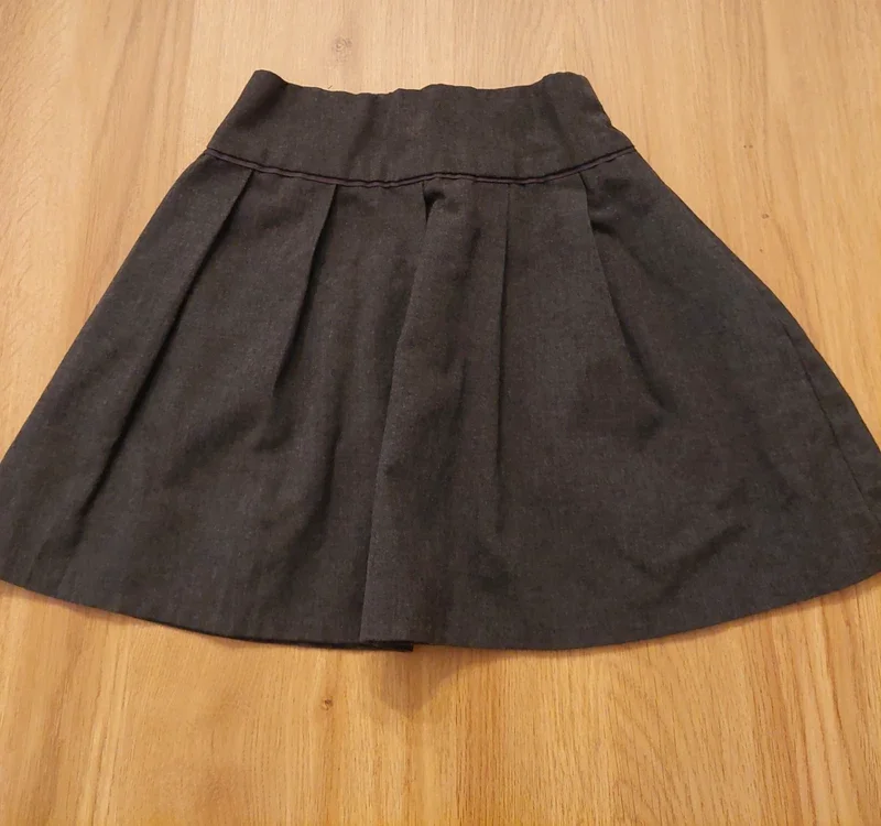 Grey school skirt. 4y. TU