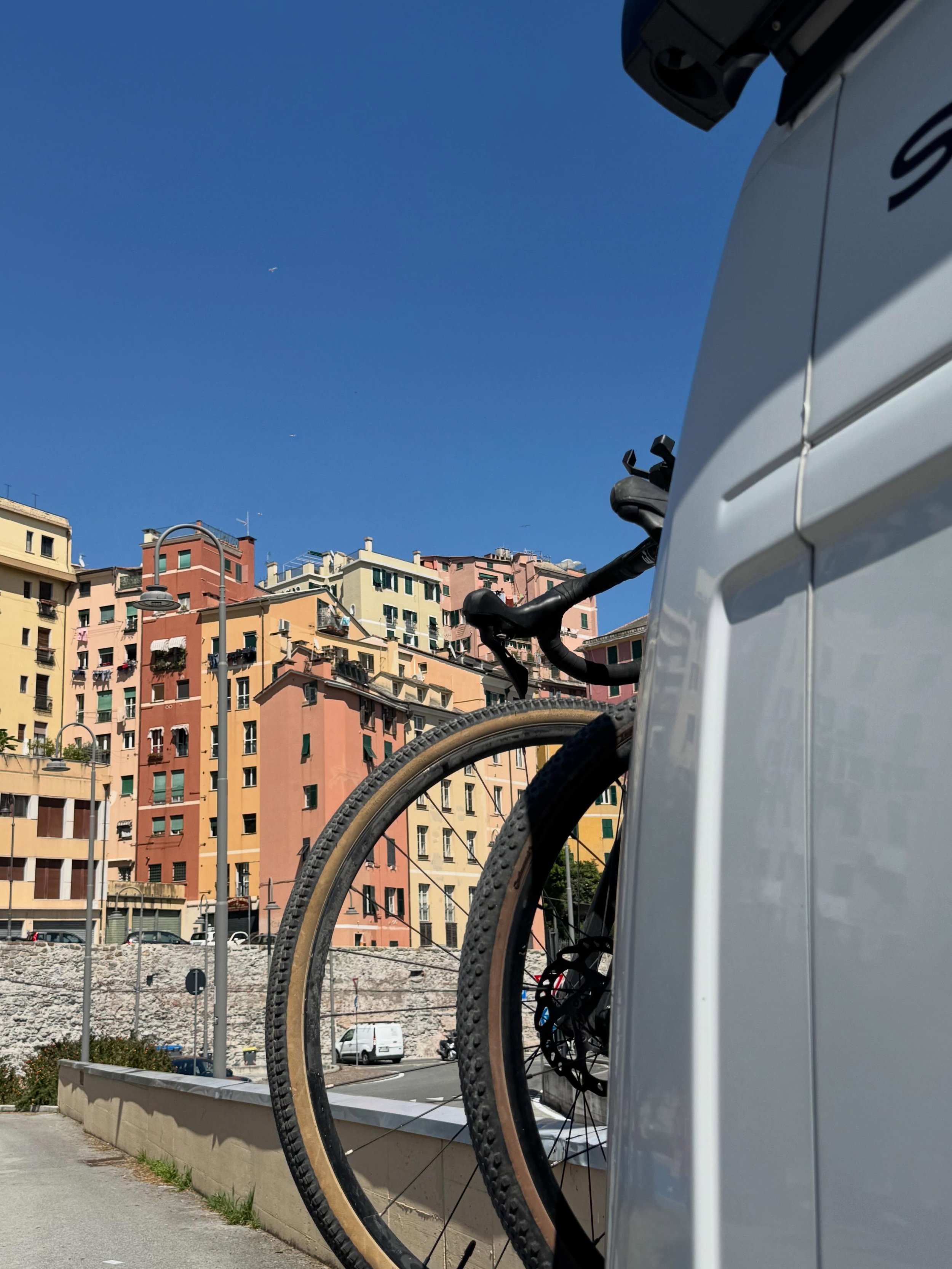 Es war definitiv wieder Zeit f&uuml;r Sardinien. 

Einer der Orte, an dem garantiert die ganze Crew vom ersten bis zum letzten Moment voll auf ihre Kosten kommt. 
Danke Sardegna f&uuml;r die warme Sonne, das grandiose Essen, die sanfte Brise auf der 