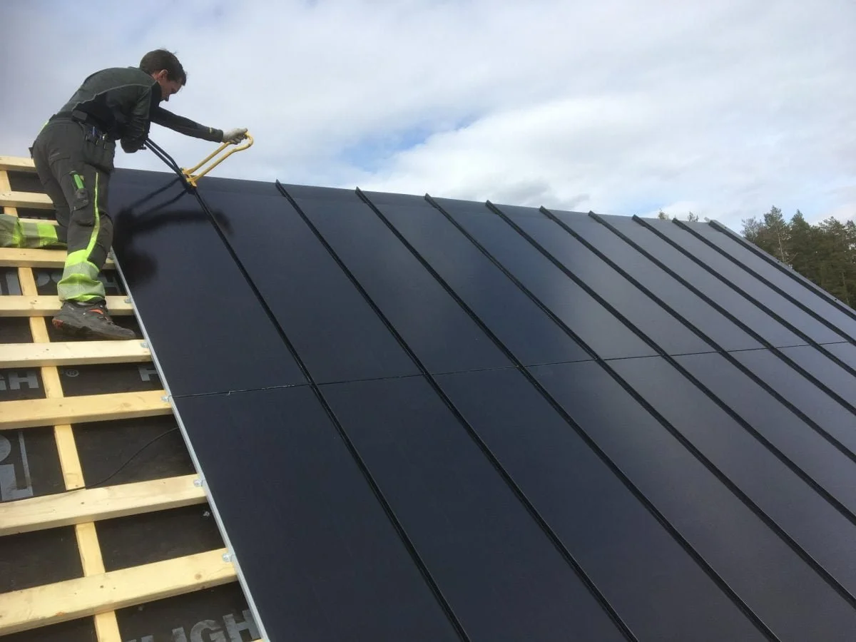 Metigla solar roof assembly