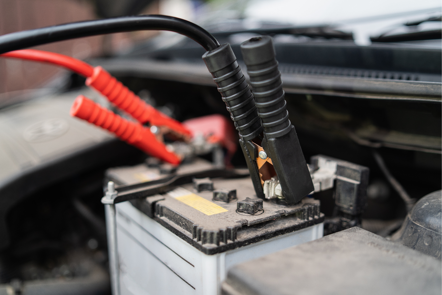 Common Battery Issues Eugene Drivers Face and When to Request a Jump Start