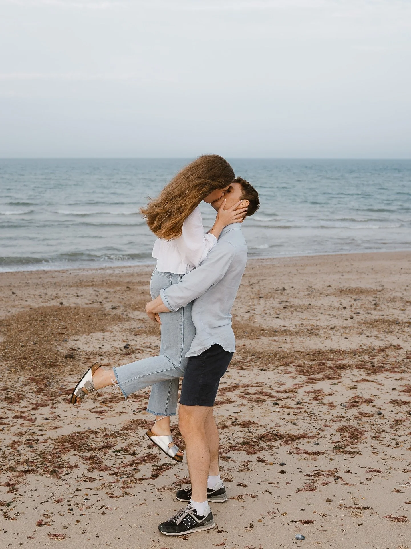 Some moments feel like the tide &mdash; unstoppable, beautiful, and meant to be. 🌊💙

&bull;

&bull;

&bull;

#norwich #norfolk #norwichphotographer #norwichphotography #norwichweddingphotographer #norwichweddingphotography #norfolkweddingphotograph