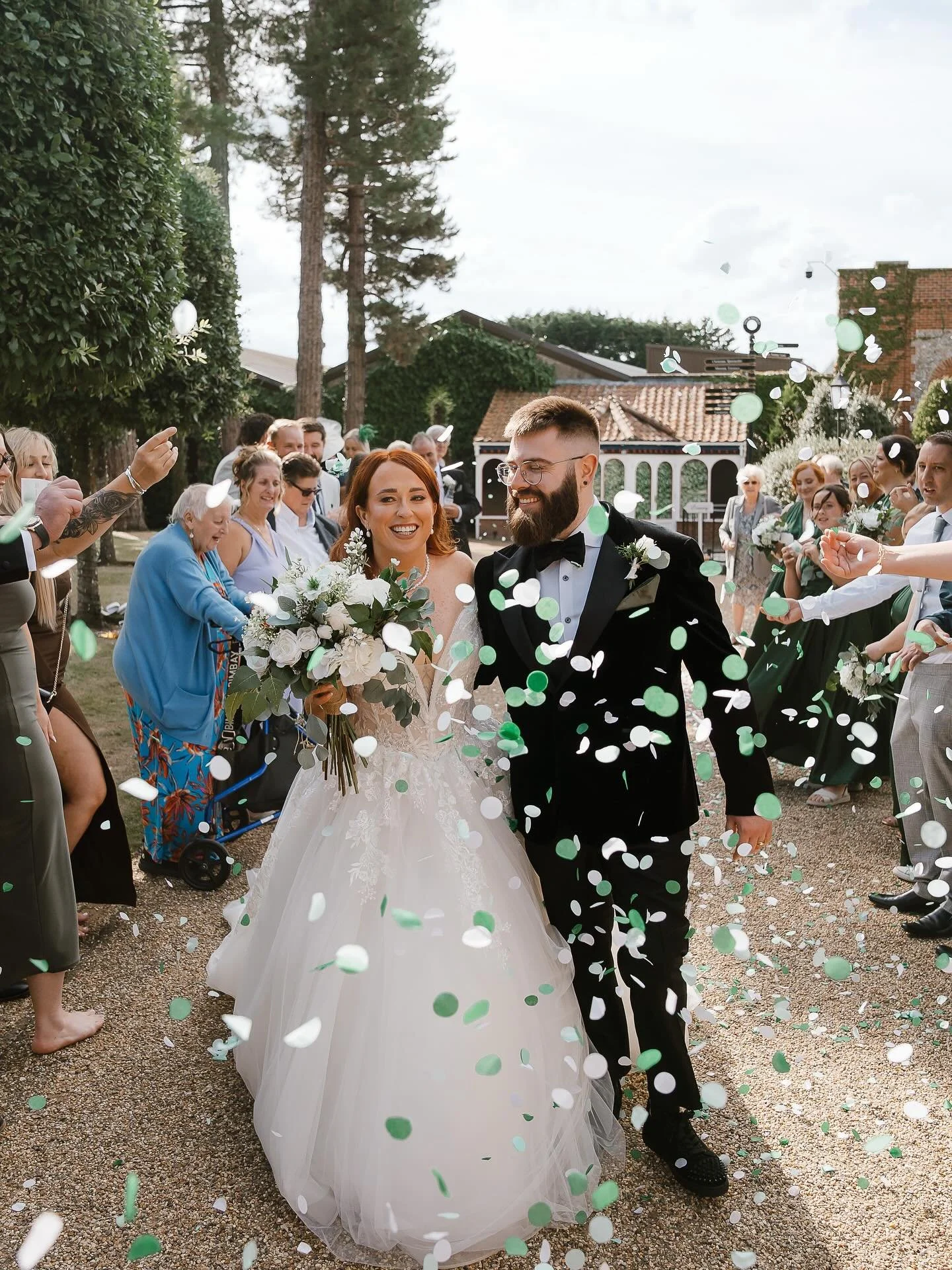 When your wedding day includes a carousel, confetti, and endless dancing&mdash;you know it&rsquo;s going to be unforgettable. 🥂✨

Suppliers - 
Venue - @thursfordgardenpavilion 
MUA - @flawlessfacesbydemi and @makeupby_judex 
Florist - @timelessflora