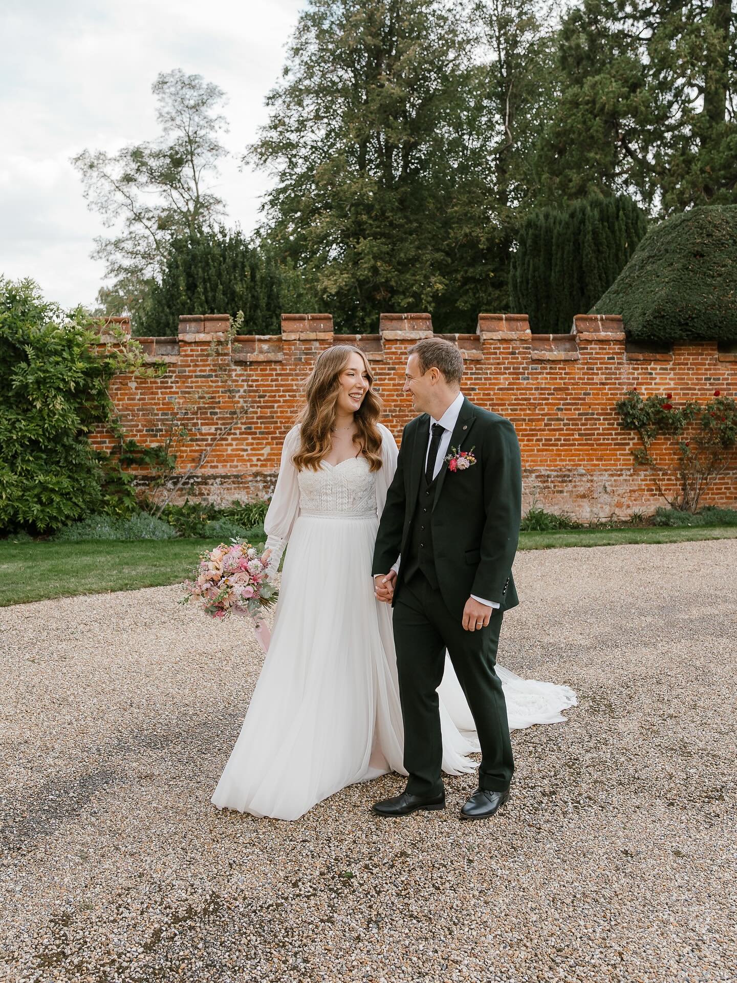 The sweetest moments aren&rsquo;t posed&mdash;they&rsquo;re felt. This day was overflowing with real smiles, warm hugs, and genuine joy. 💍🌸

Makeup and hair - @makeupbycarliex 
Dress - @lavenderjude 

#norwich #norfolk #norwichphotographer #norwich