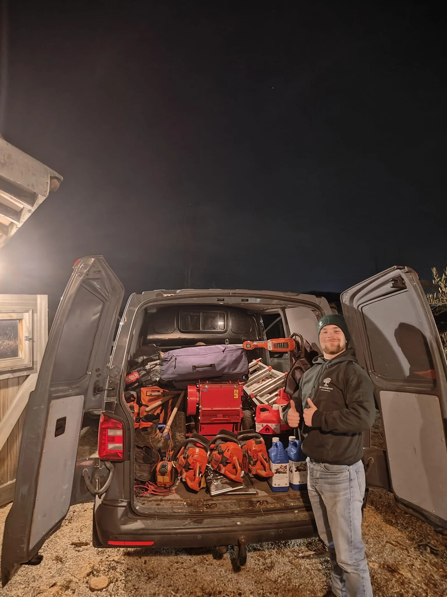 Een foto van een collega van Tijl, die vaak meewerkt aan projecten voor Tree Legends.