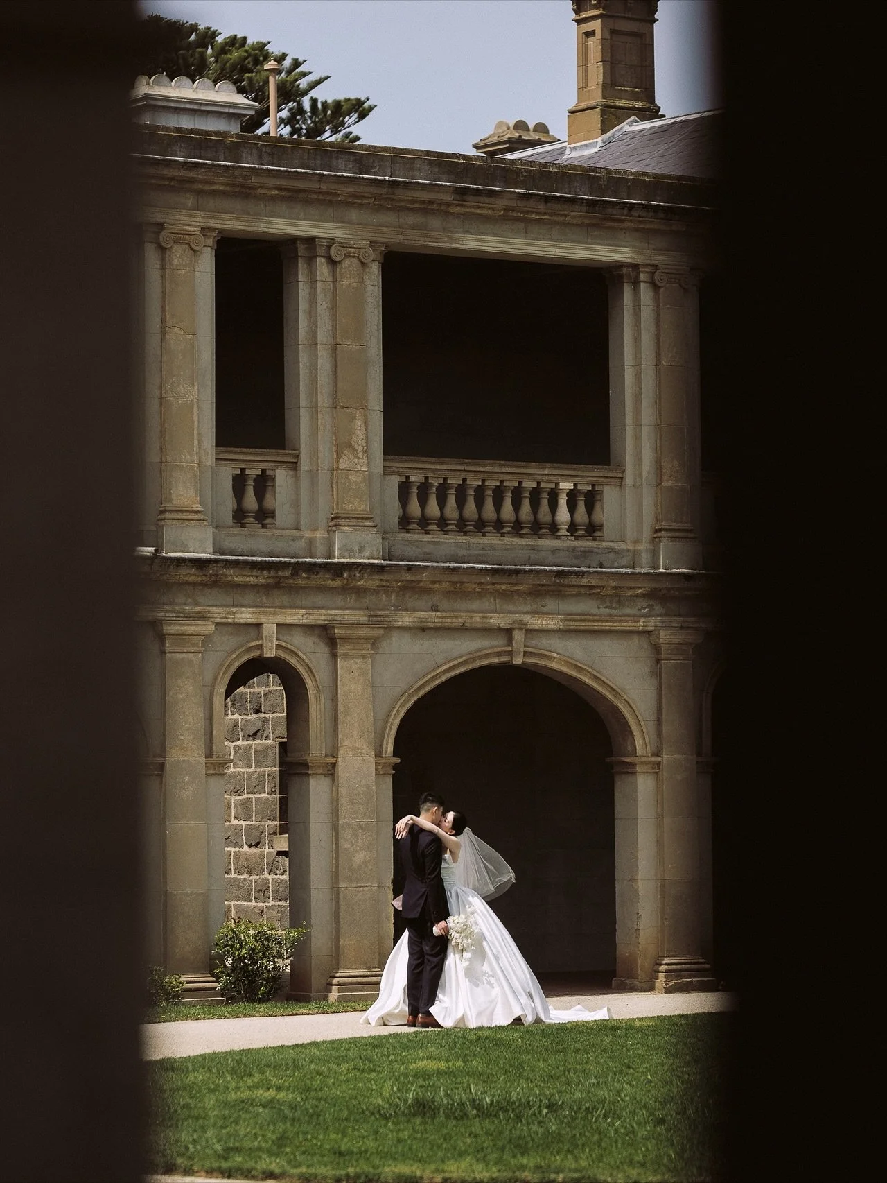 Away from the bustle of the city, surrounded by greenery and timeless charm.
Every ray of light within Werribee Mansion carries the romantic essence of old Europe.
.
.
.
.

#rhfoto
#werribeweddingphotographer#melbourneweddingphoto
#werribeemansionwed