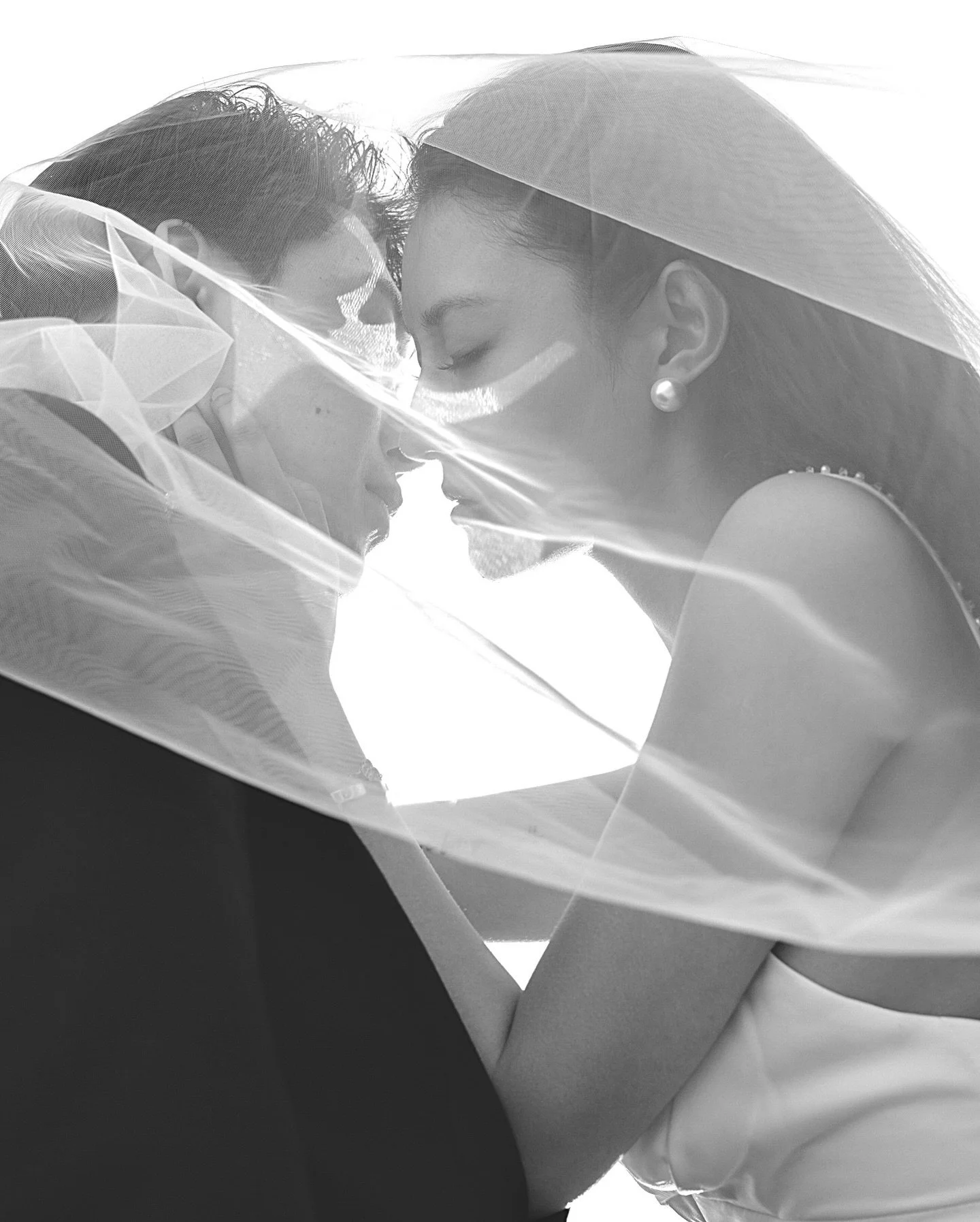 WHEN DAY TURNS INTO US
.
.
.
Photo ｜ @rhfoto.au 
MUA ｜ @rhfoto.au 
Gown ｜ @rhfoto.au 
.
.
#sunset 
#goldenhourphotography 
#melbourneprewedding 
#melbourneweddingphotographer 
#melbourneweddingphotography