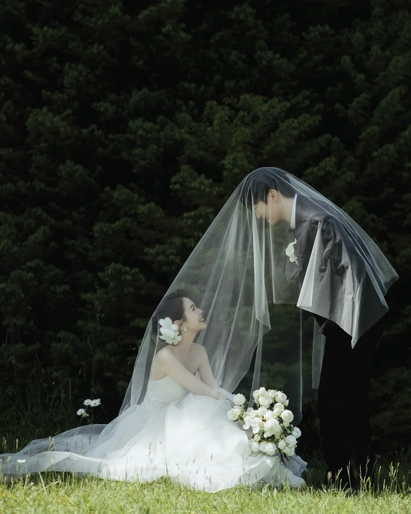 As the veil fell,
time paused&mdash;
and love took root,
gentle, grounded, and true. 
.
.
.
Makeup｜ @rhfoto.au 
Gown &amp; Suit ｜ @rhfoto.au 
Photo &amp; Video ｜ @rhfoto.au 
.
.
.
#melbournemakeupartist 
#melbourneprewedding 
#prewedding
#melbournewe