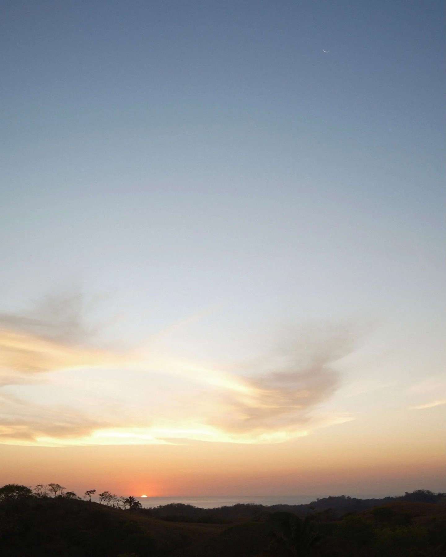 (ESPA&Ntilde;OL ABAJO) The shades and skies of summer. What a beautiful season it&rsquo;s been. A growing network of incredible human beings, experimentation and shared learning, countless stunning Guanacaste sunsets, and big plans for the seasons to