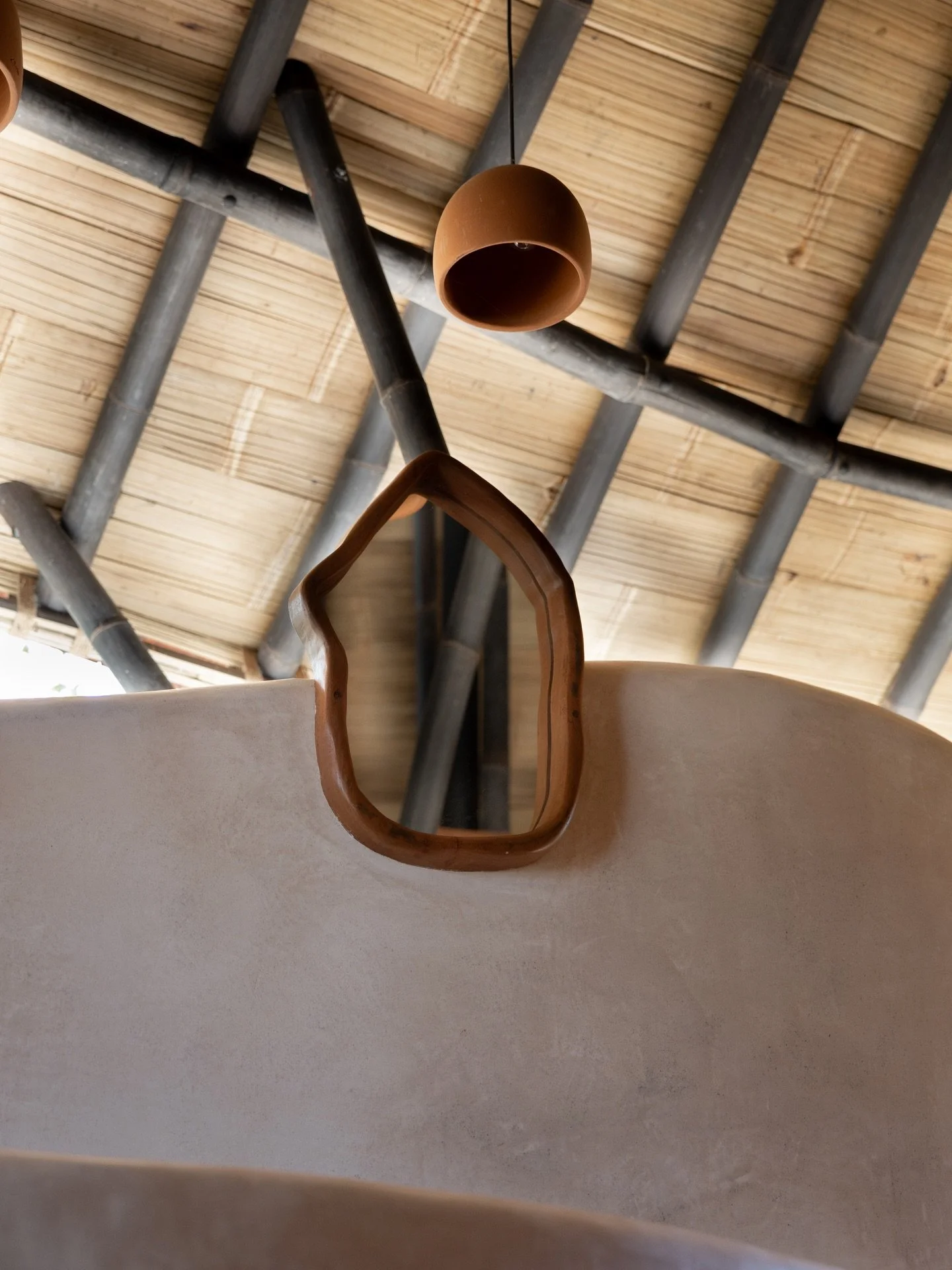 (ESPA&Ntilde;OL ABAJO) A peek into what biophilic design looks like at the material scale. Polished by hand with stones and sealed with soap and chemistry. This is Tadelakt: an ancient Moroccan plastering technique alive on the walls of our maloca ba