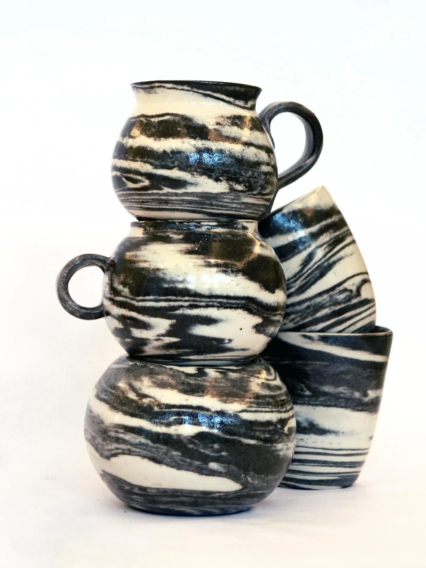 Soooo many things I&rsquo;d love to show you! New experiments, new sculptures, new paintings &mdash; I just can&rsquo;t post fast enough 

#ceramics #fineart #nerikomi #marbling #zebra