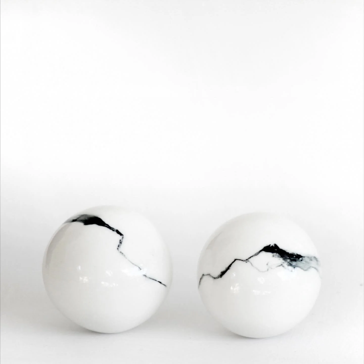 O . . .  O

These little spheres were particularly hard to make, being hollow and completely sealed. I wonder what they look like inside. . .

DM for enquiries 

We can wonder together . . .

Visit @the_clay_garden Twickenham, 29th November 12:30 - 5