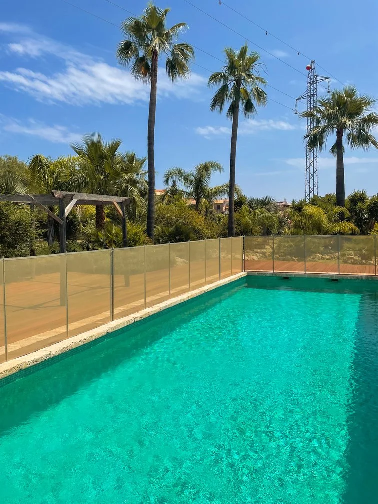 Pool - fence can be taken down