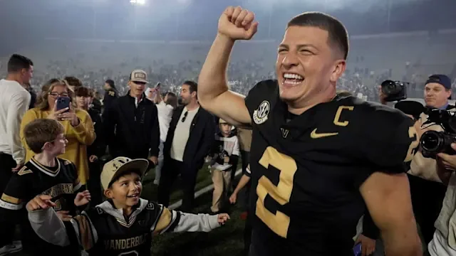 Pavia wins 2025 Johnny Unitas Golden Arm Award®