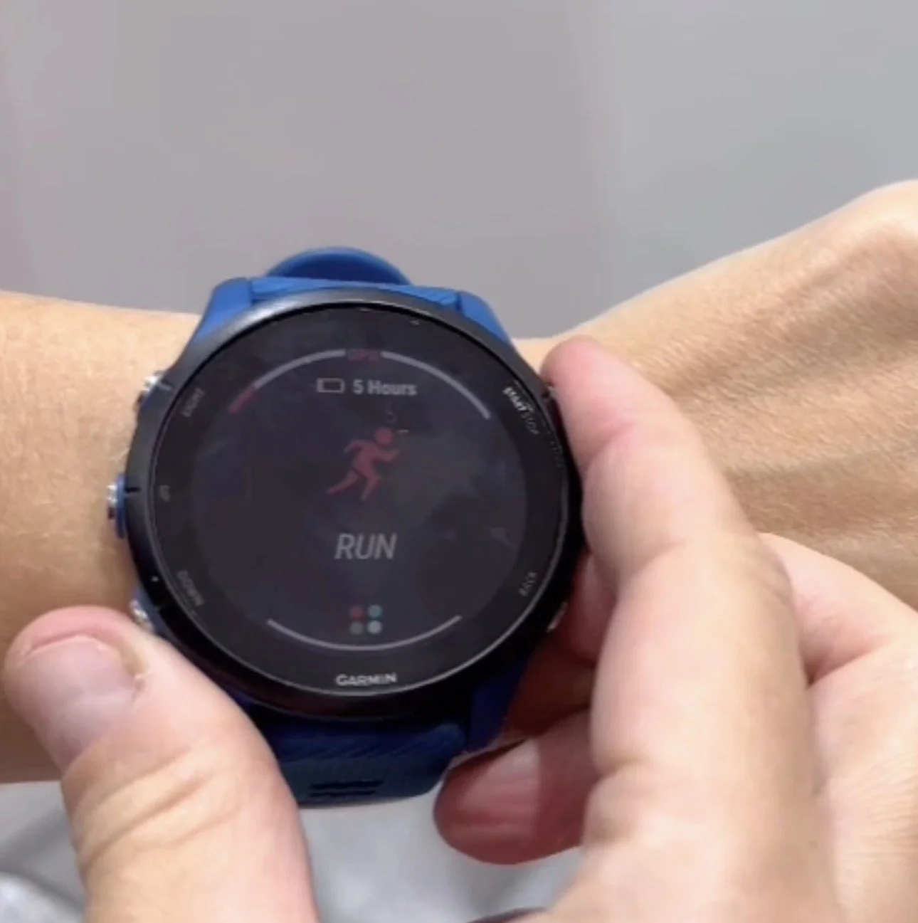 garmin 255 watch on wrist showing the run setting