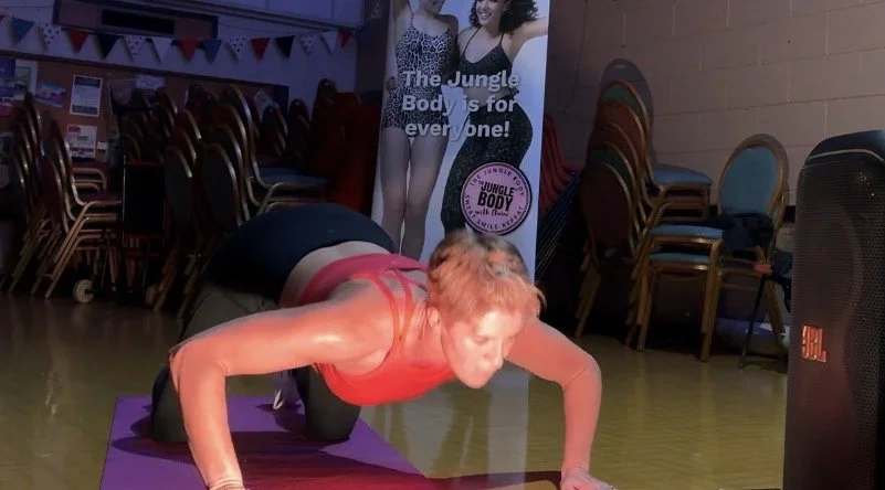 the jungle body class instructor doing a pushup