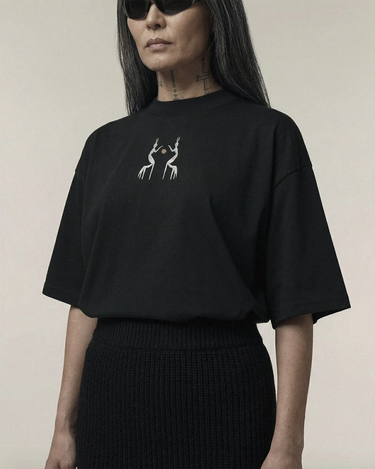 OVERSIZED BLACK ṚΛÏṢ