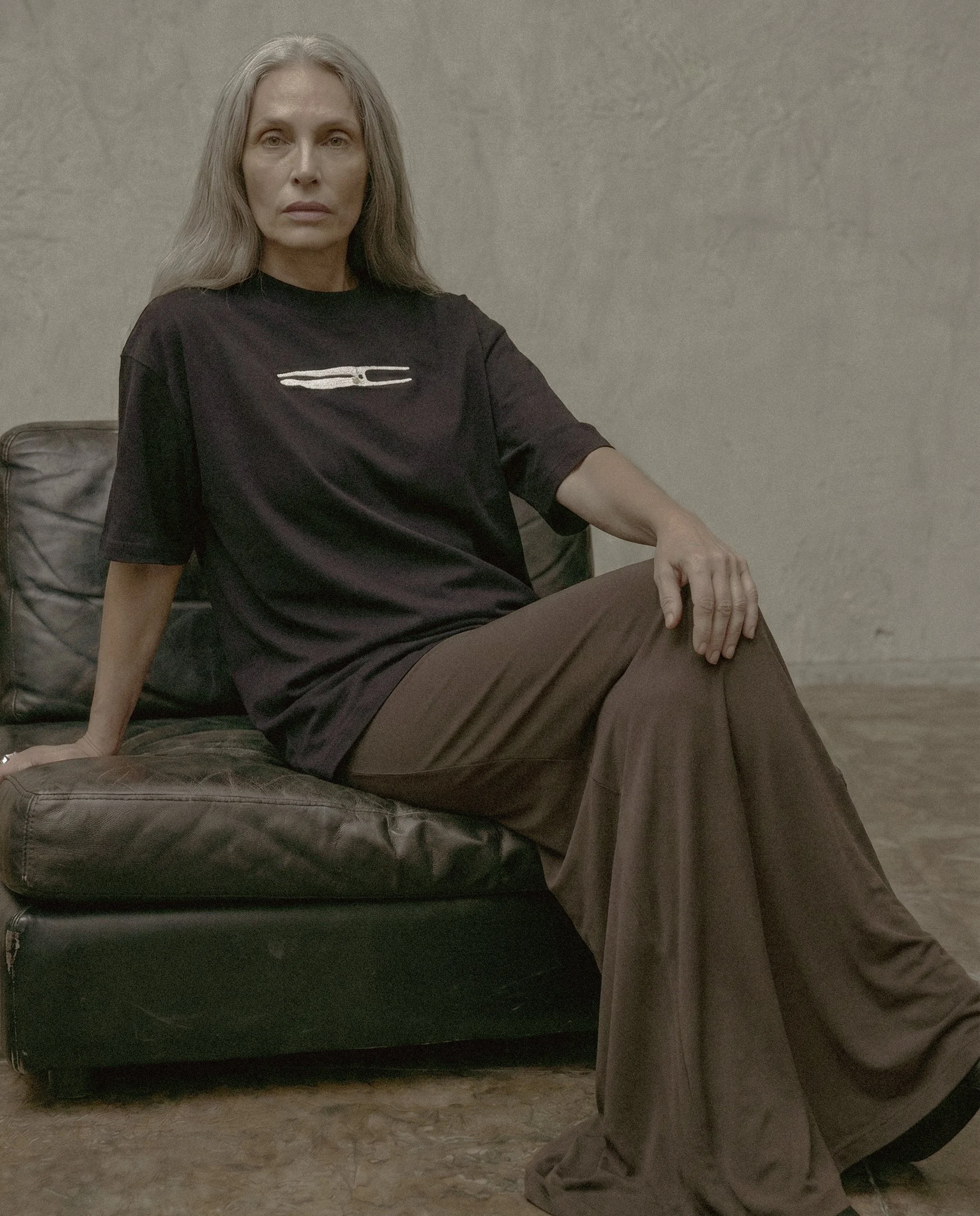 OVERSIZED BLACK ḶÜṀЇṚÄ