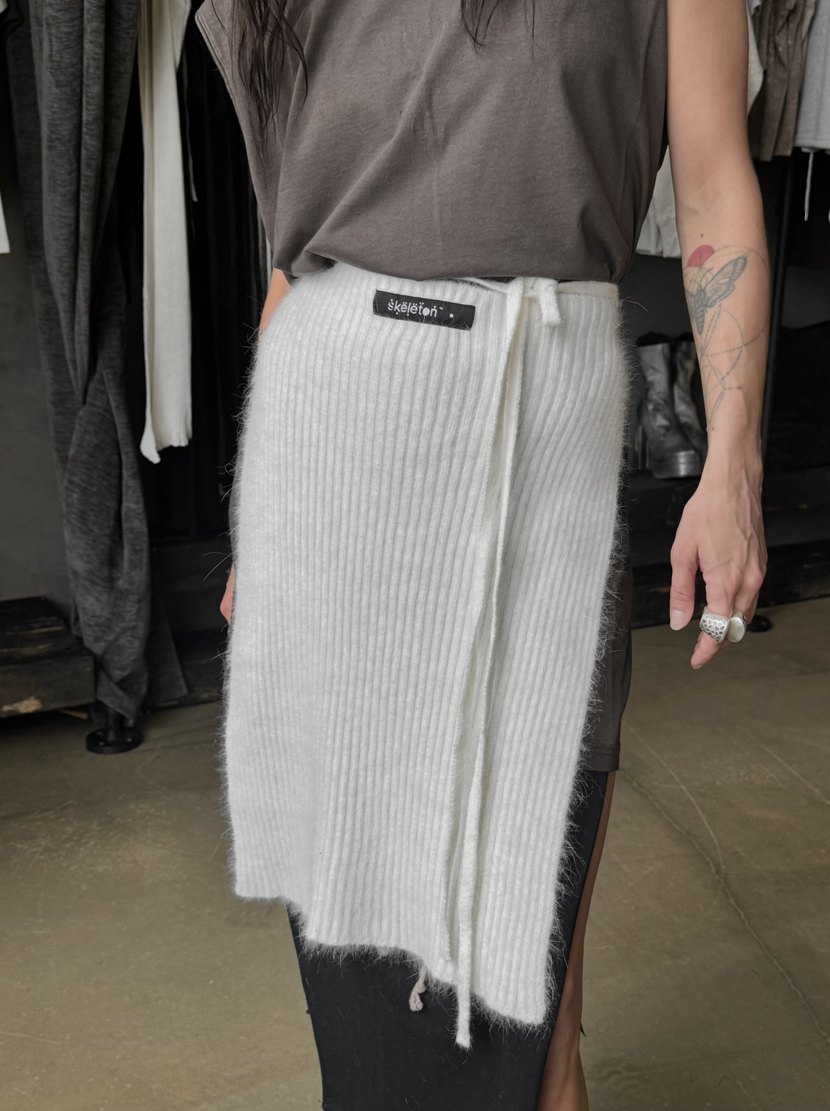 ANGORA APRON WHITE (medium)