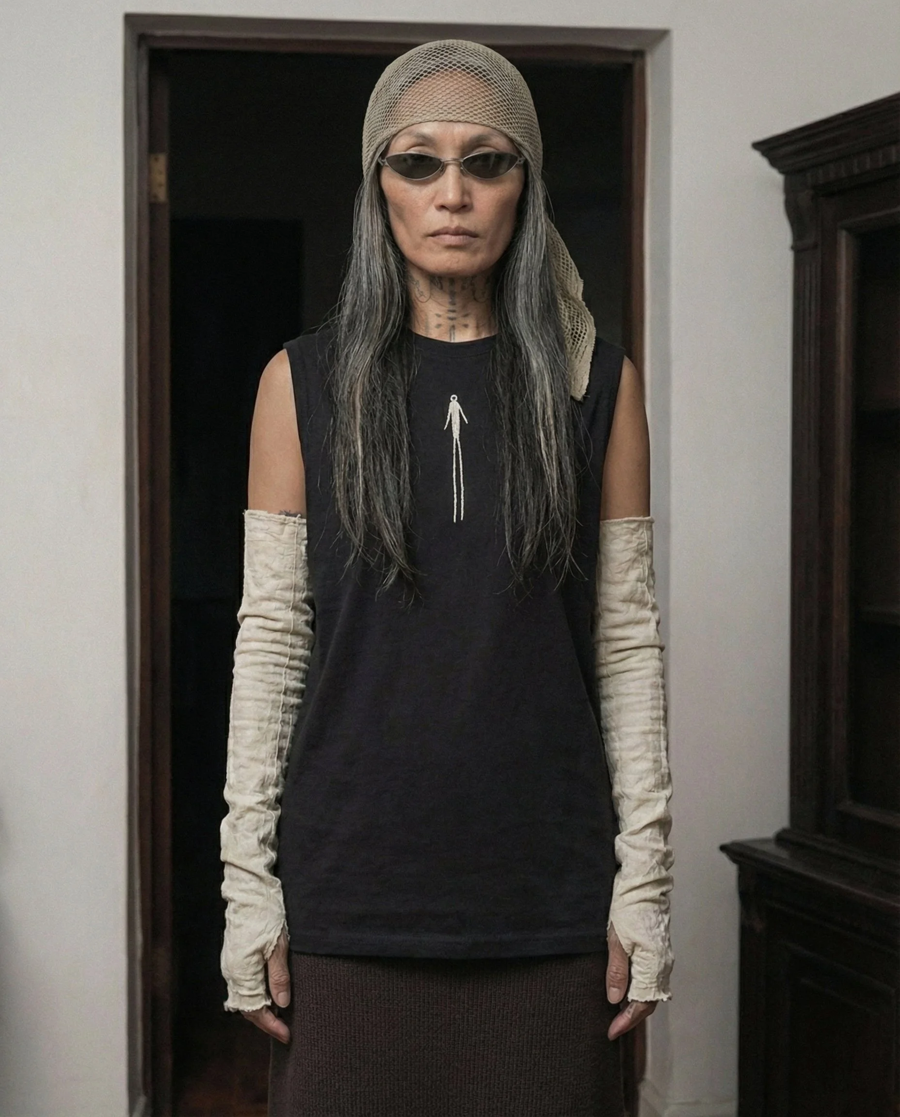 SLEEVELESS BLACK ÄÜṚЇ