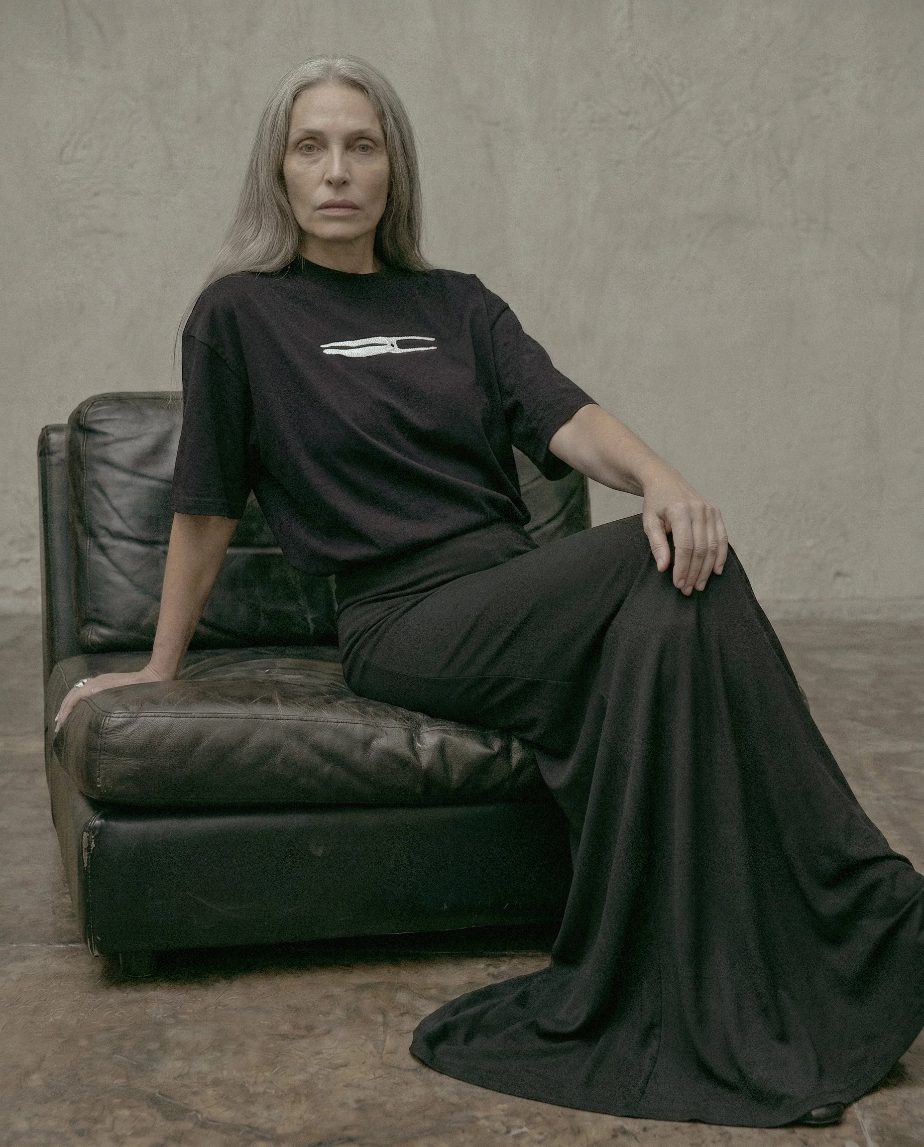 OVERSIZED BLACK ḶÜṀЇṚÄ