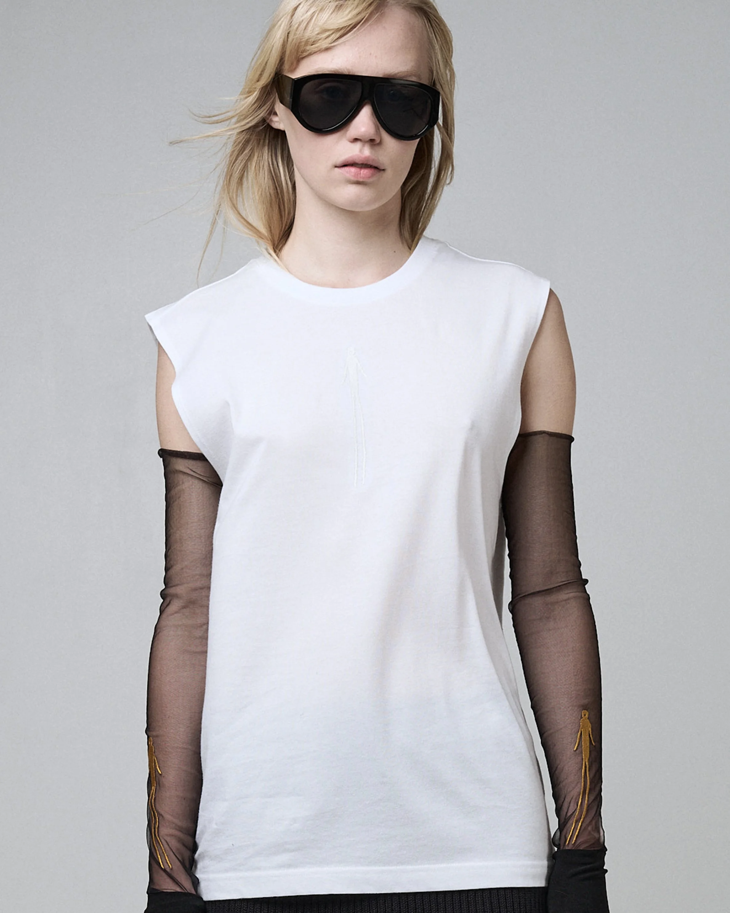 SLEEVELESS MONOWHITE ÄÜṚЇ
