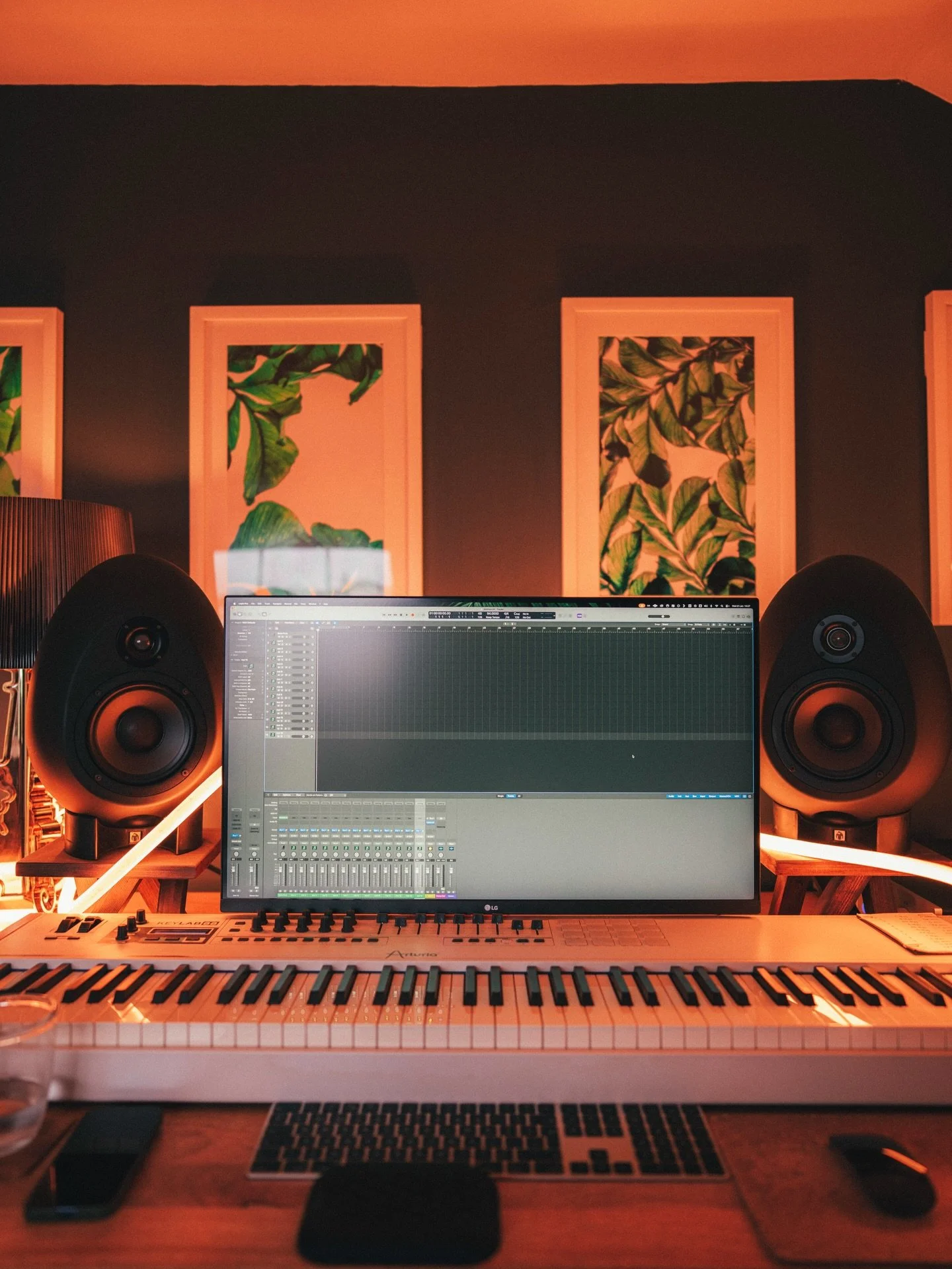 A new day, a new blank page&hellip;
(Whilst I&rsquo;m ignoring the 100 projects I&rsquo;ve got going on at the same time)

#musicproducer #songwriter #composer #logicprox #musician