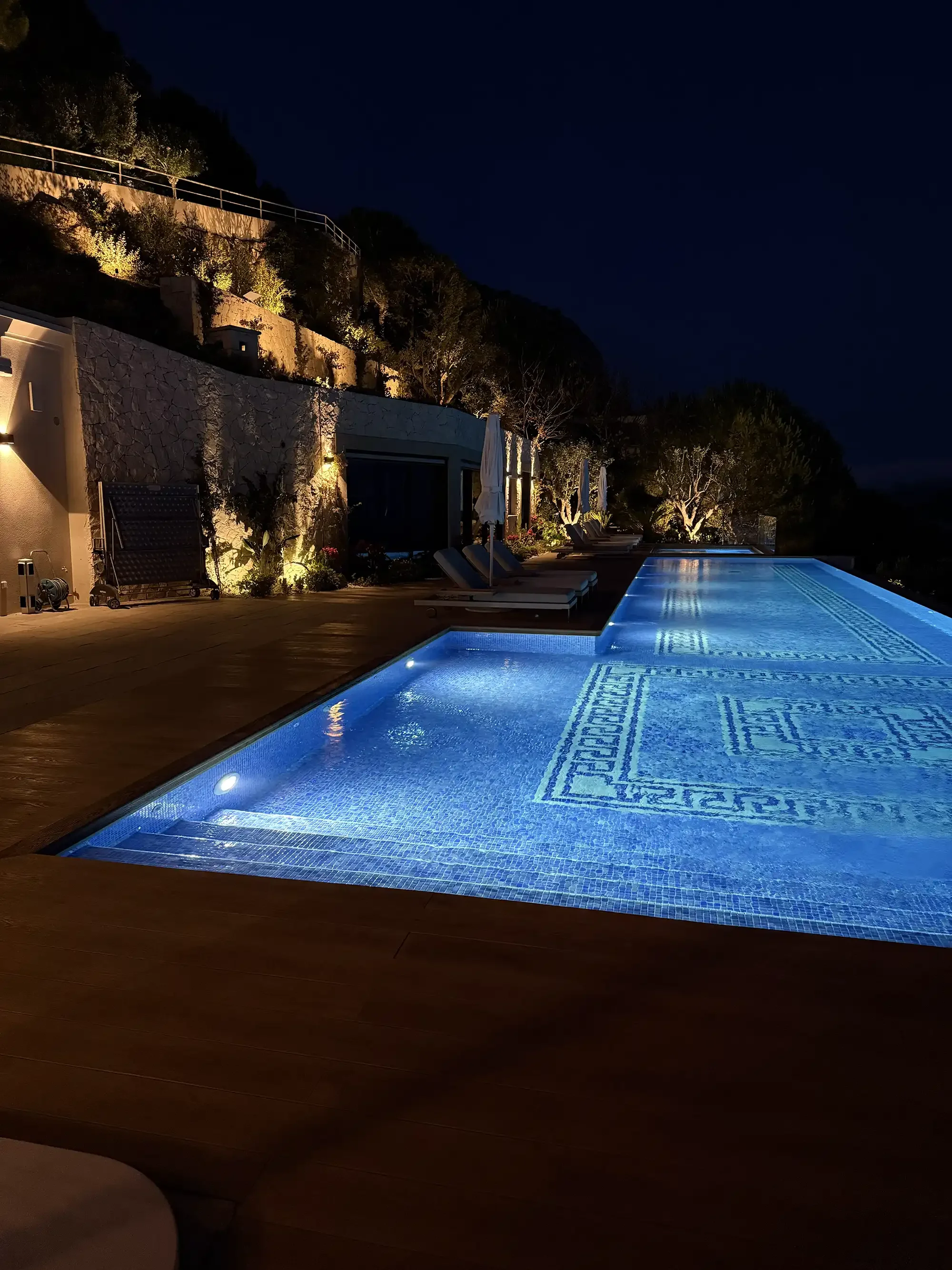 pool-lights-lighting-french-riviera- èze-electrician-1.webp
