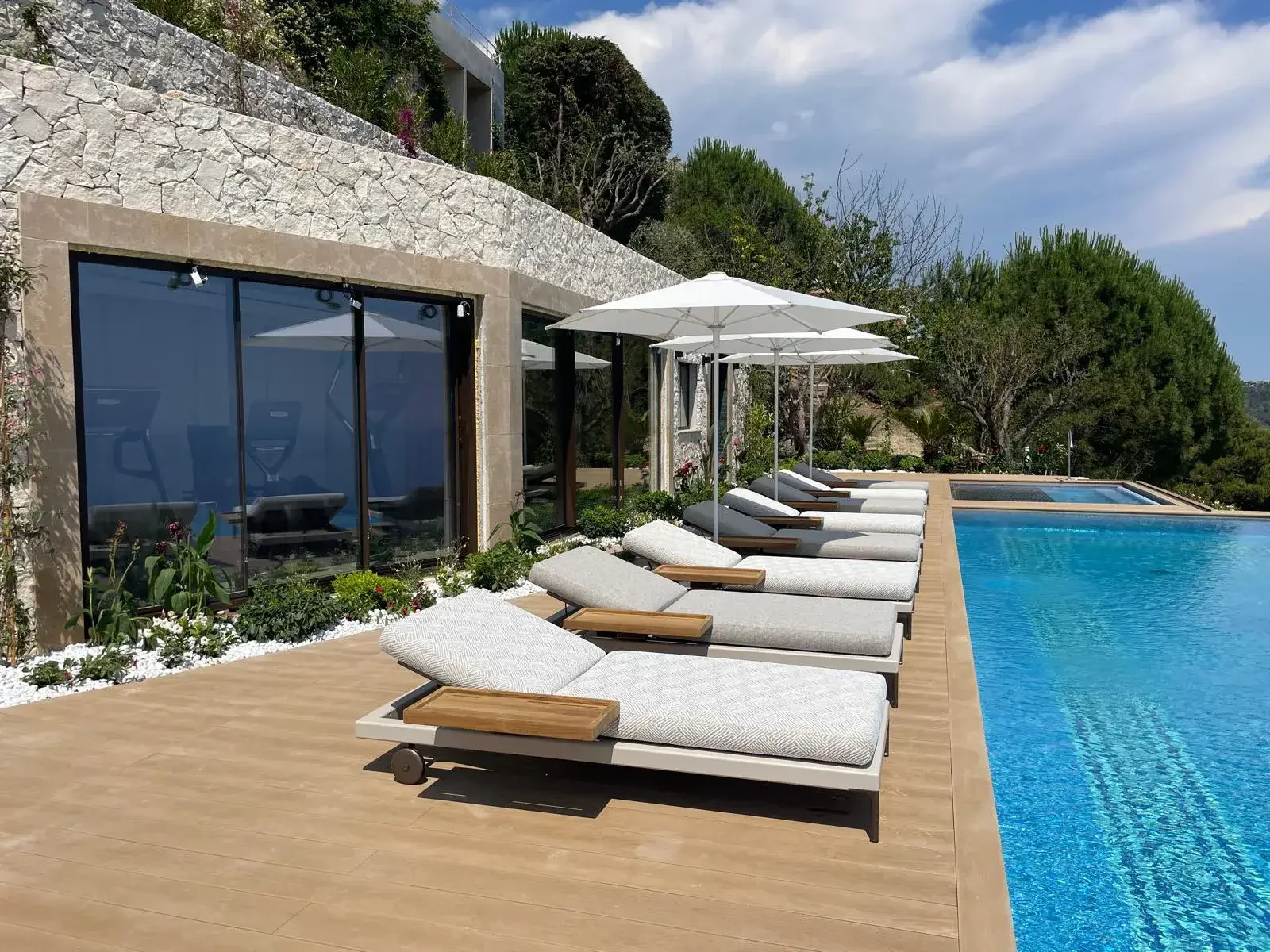 pool-lights-lighting-french-riviera- èze-electrician-6.webp