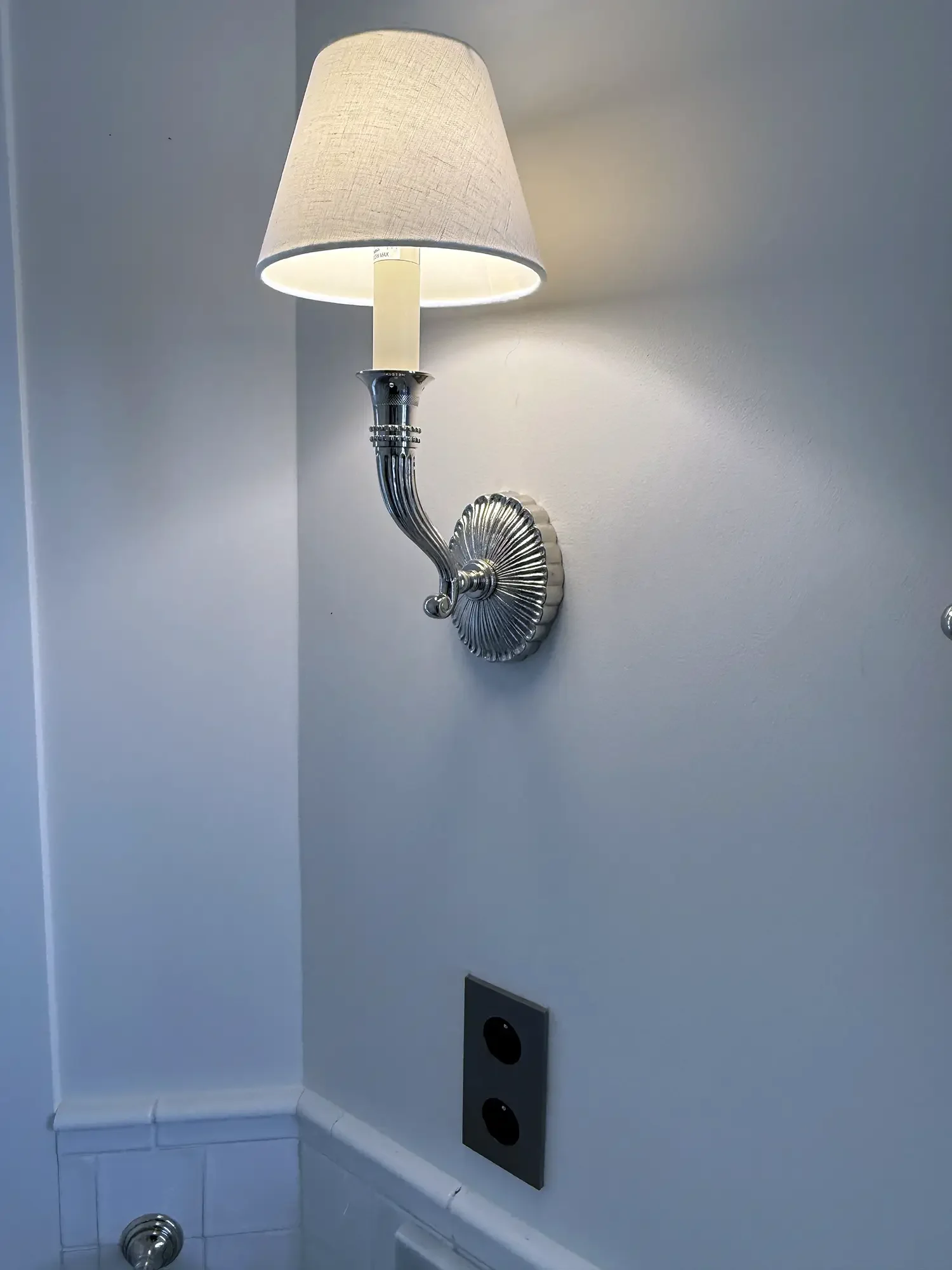 bathroom-lights-lighting-french-riviera- beaulieu-electrician-1.webp