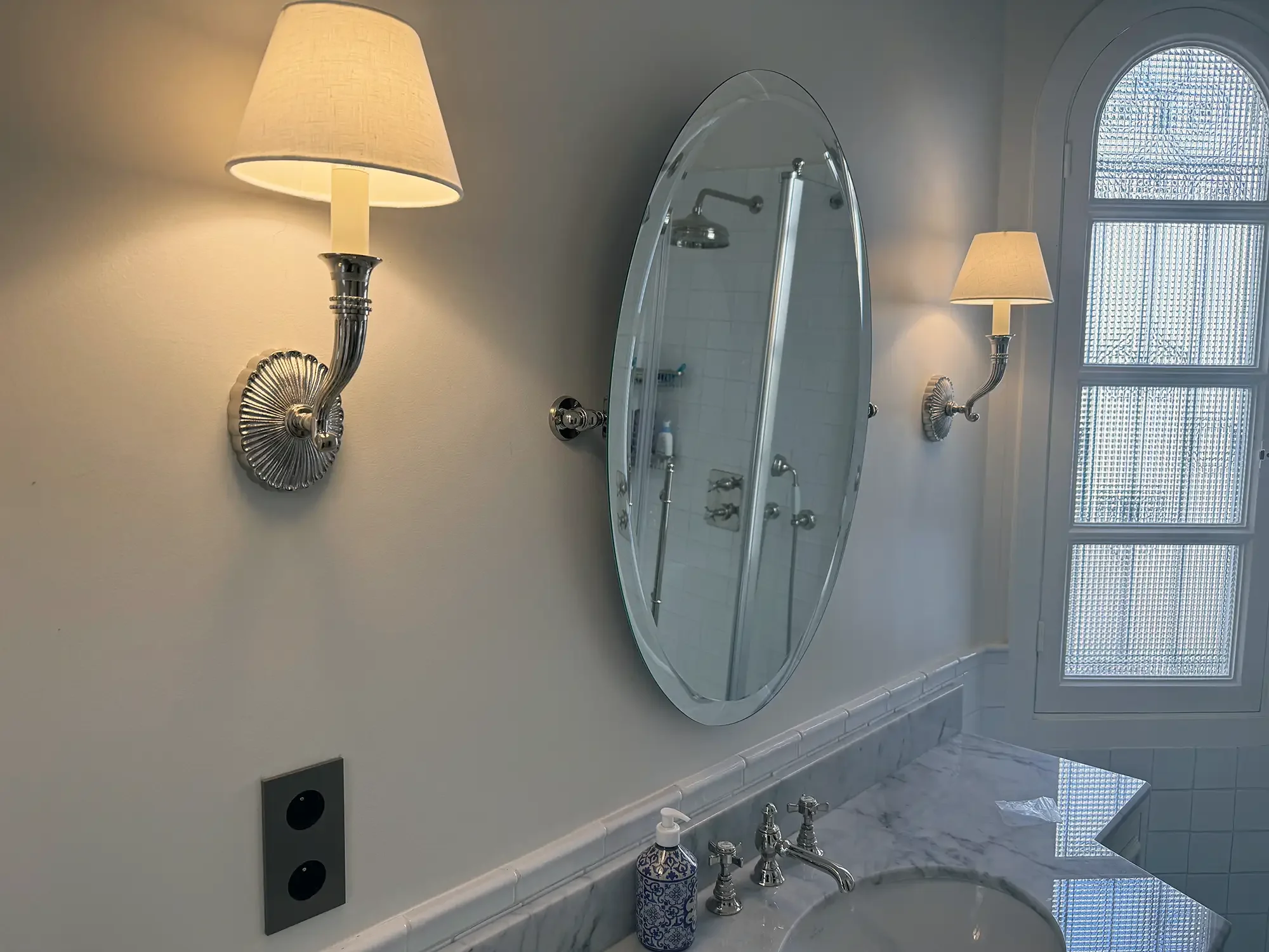 bathroom-lights-lighting-french-riviera- beaulieu-electrician-2.webp