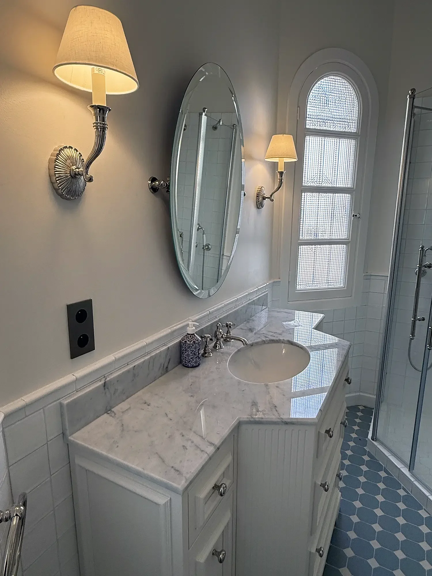 bathroom-lights-lighting-french-riviera- beaulieu-electrician-3.webp