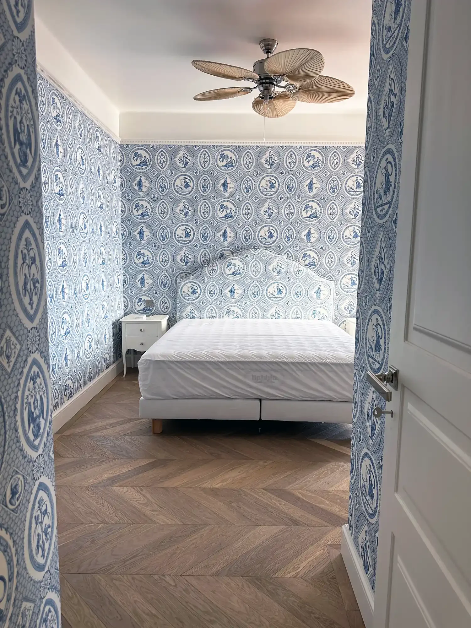 bedroom-lights-lighting-french-riviera- beaulieu-electrician-1.webp