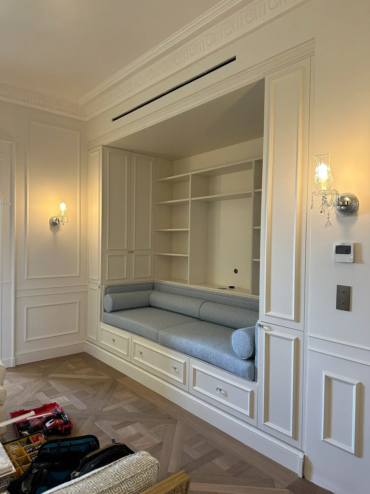 salon-reading-nook-lights-lighting-french-riviera- beaulieu-electrician-1.webp