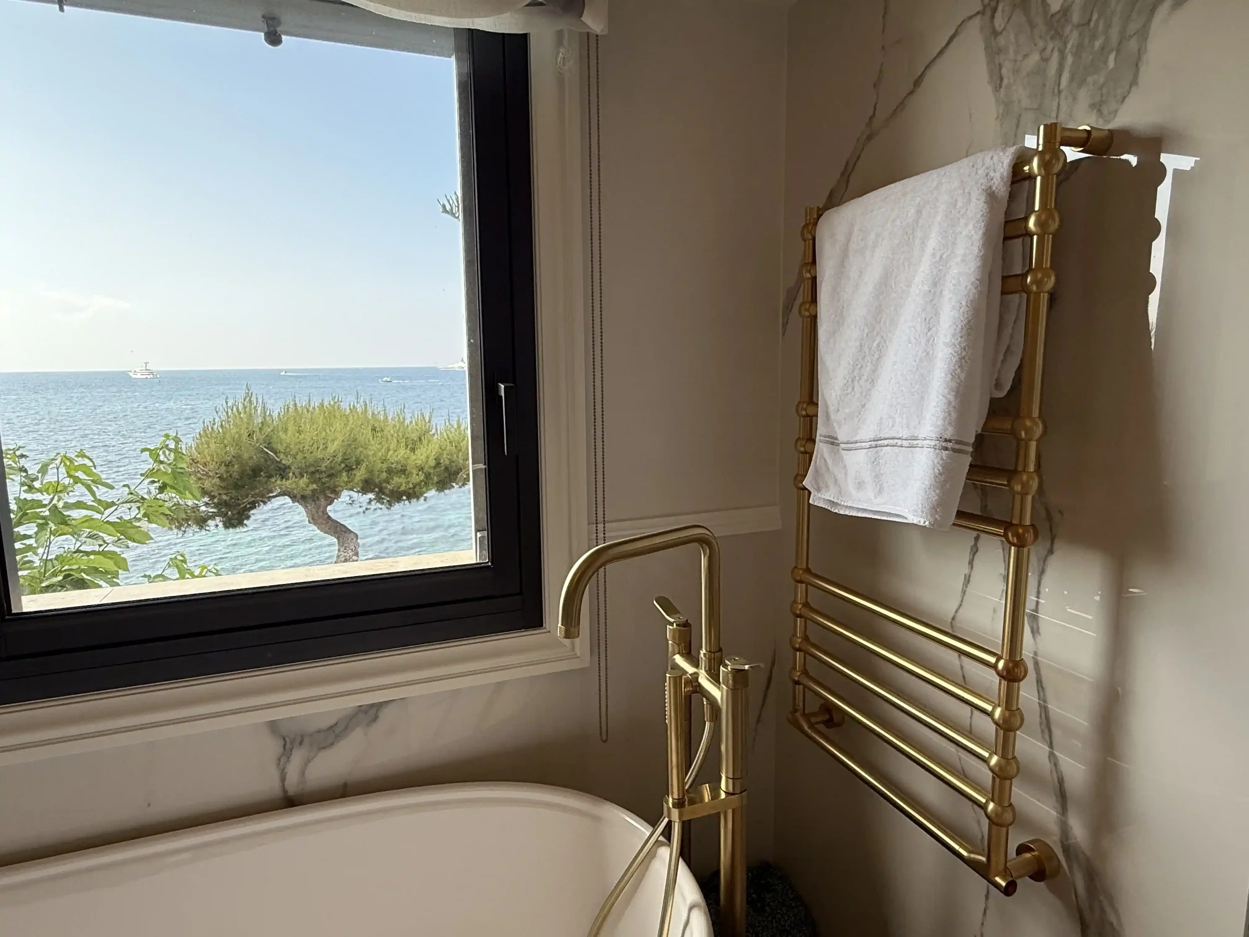 Electrician Design Beaulieu Bathroom.webp