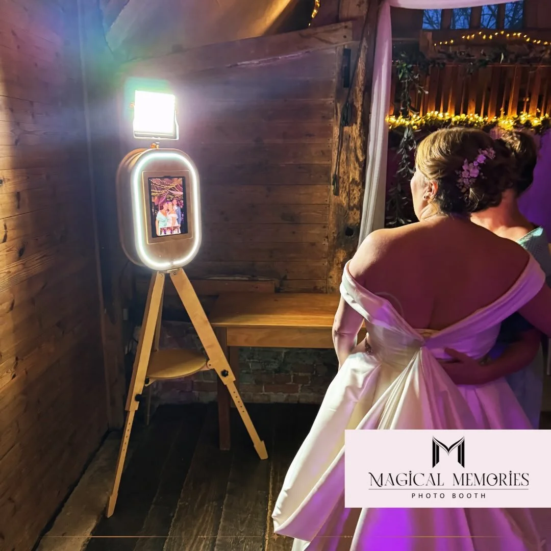 Beautiful wedding @lainsbarn with the Vintage Pod and Audio guestbook✨Congratulations to Emma and Martin #wedding #photobooth #love #together