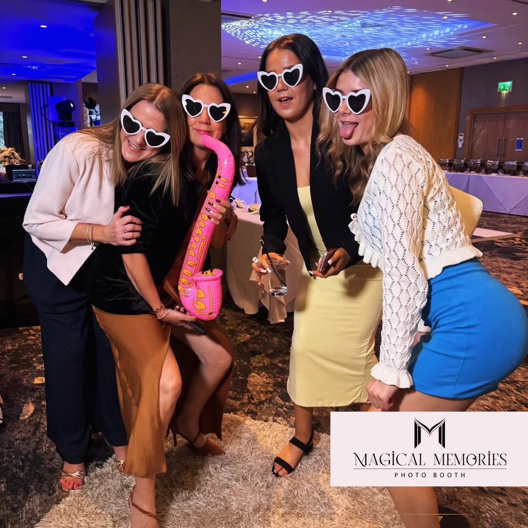 The Magic Mirror✨ Audio Guestbook out for a beautiful wedding @thebullhoteluk ✨ Congratulations to Mr &amp; Mrs Hale. #wedding #photobooth #together #love