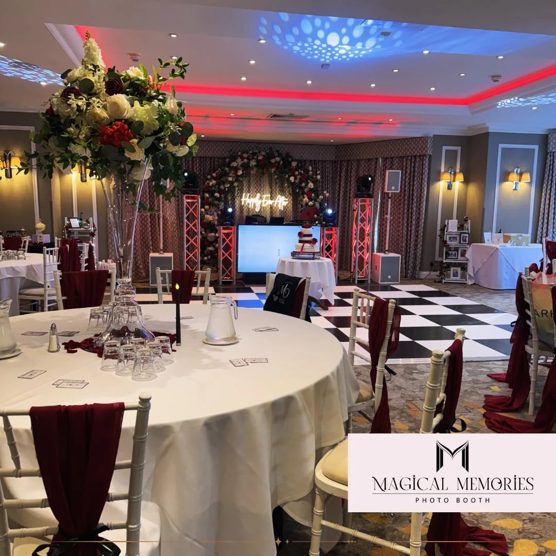 The Magic Mirror and Audio Guestbook out for a Beautiful wedding✨ a massive congratulations to Mr and Mrs Boult. Shout out to @mathilde.harpemotions and @philfreemanentertainment #wedding #photobooth #love #together